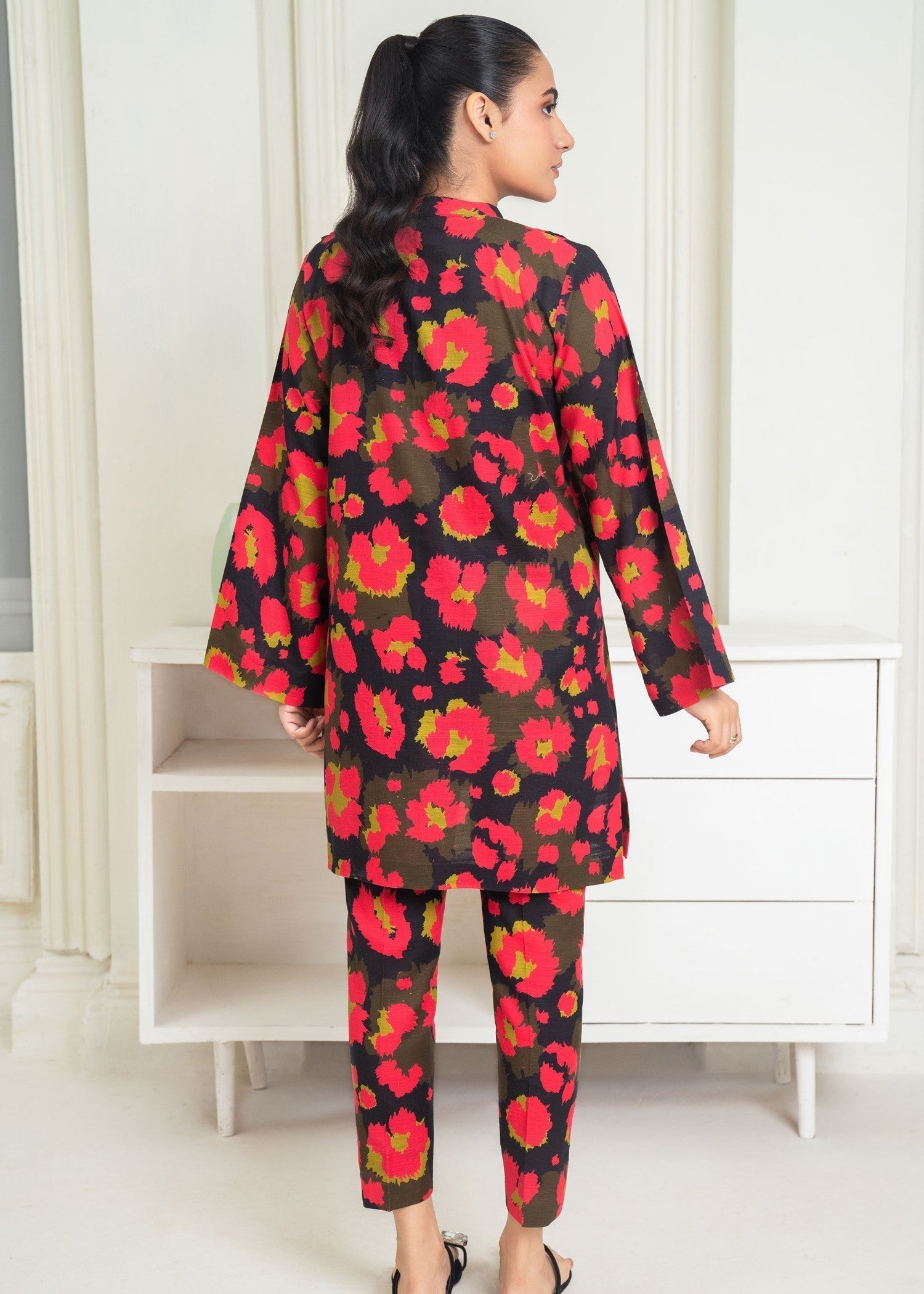 Kiara Thistlea Khaddar Women 2pcs