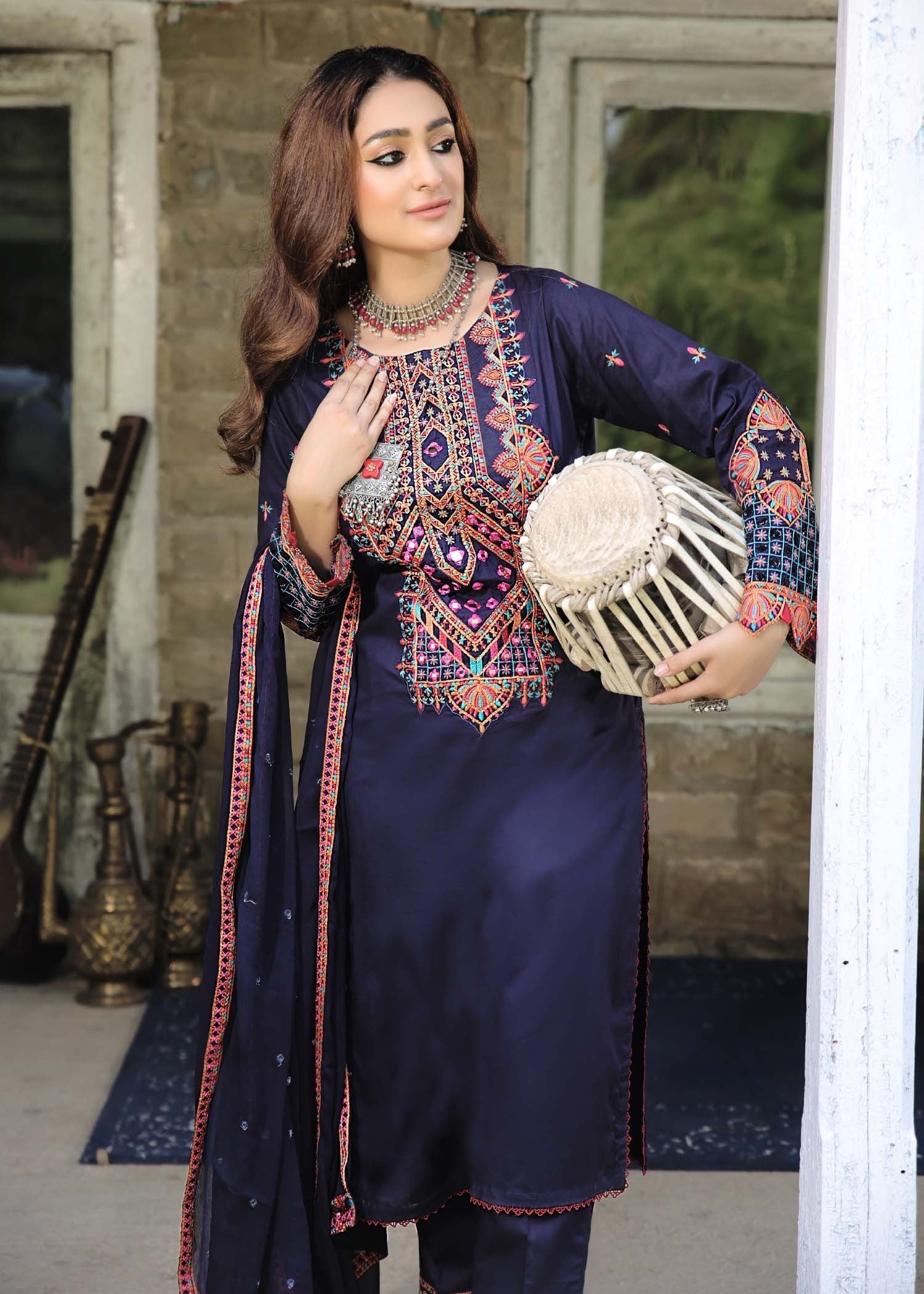 Madame Embroidered Suit 7029 Women 3pcs