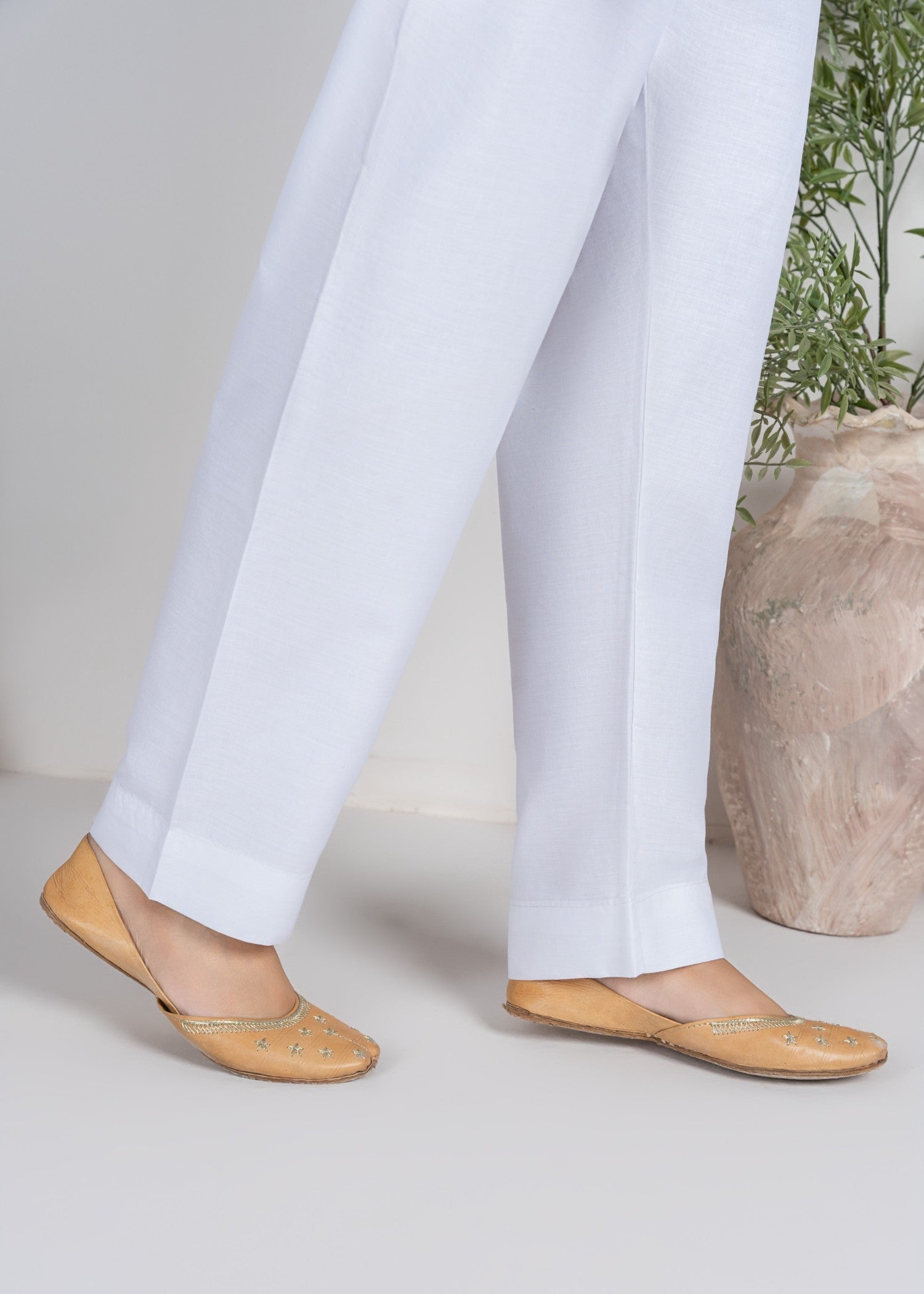 Rangeenz Plain Trouser Capri MIDR White Women 1pcs