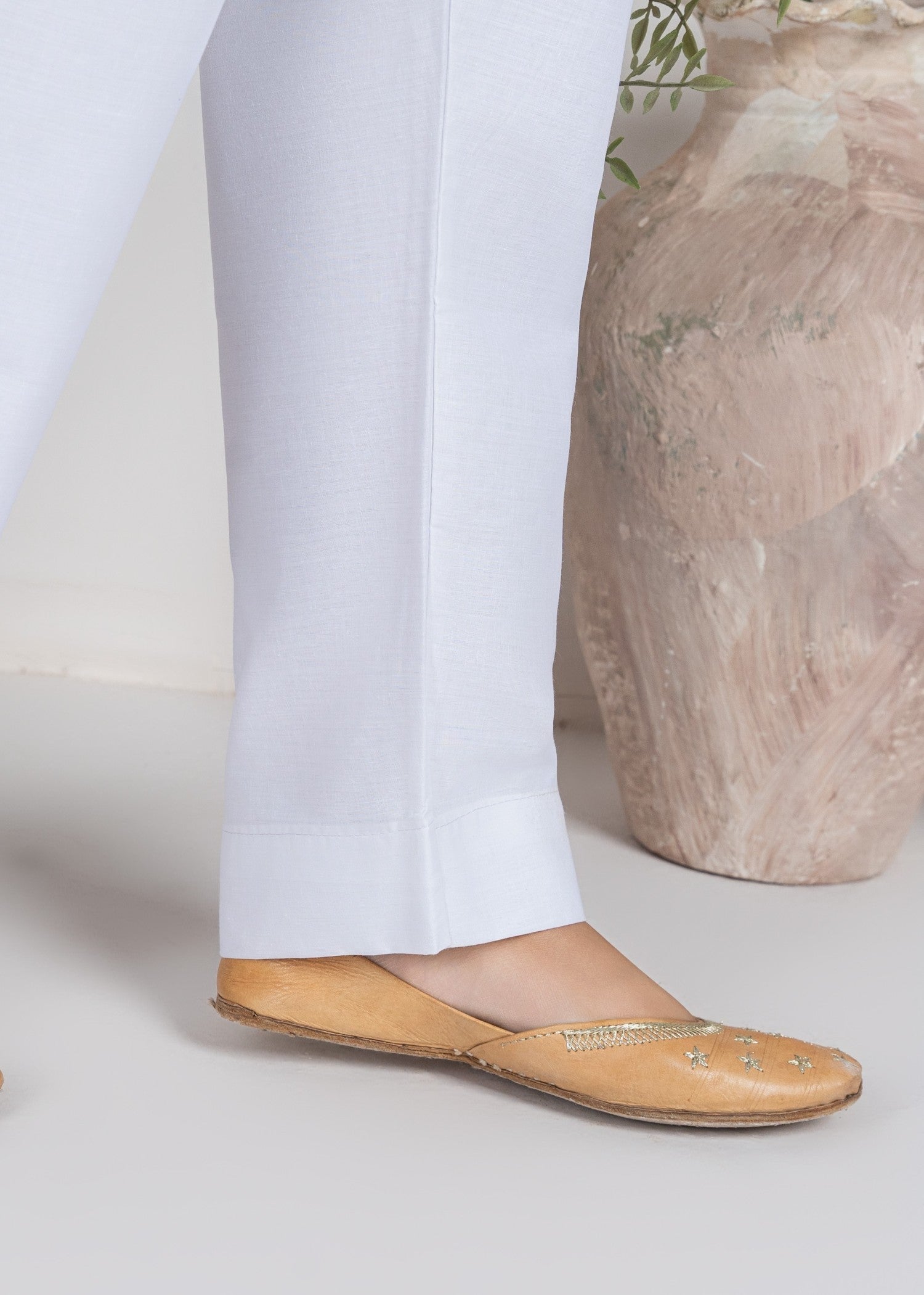 Rangeenz Plain Trouser Capri MIDR White Women 1pcs