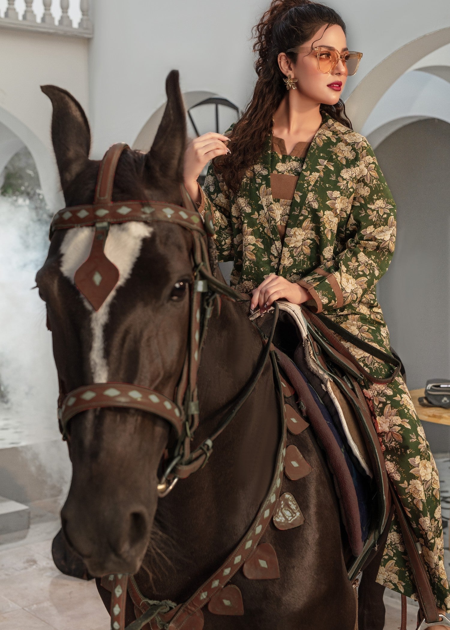 Aster Swarthy Jailed Women 2pcs