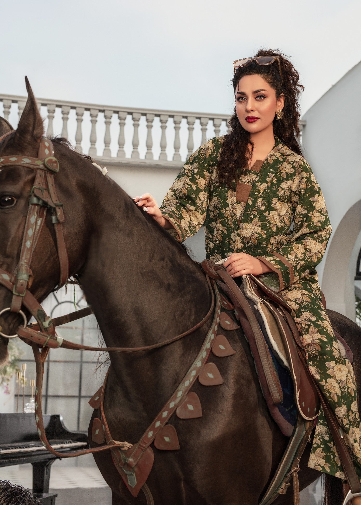 Aster Swarthy Jailed Women 2pcs