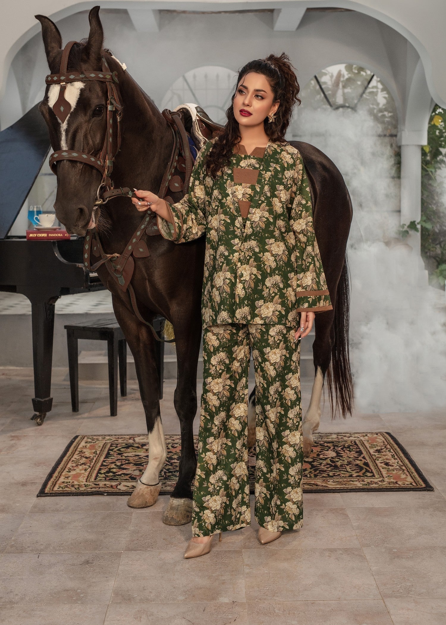 Aster Swarthy Jailed Women 2pcs