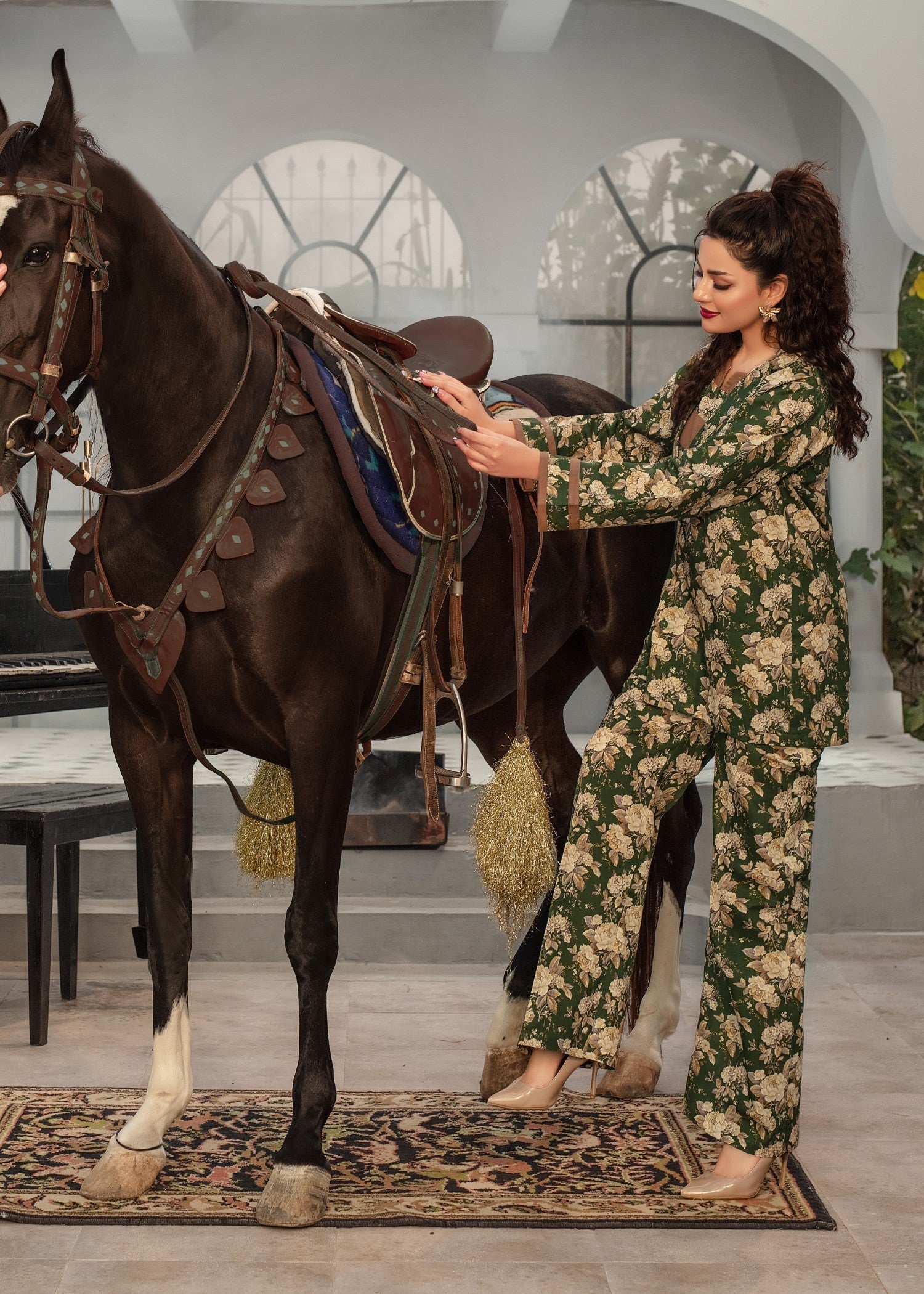 Aster Swarthy Jailed Women 2pcs