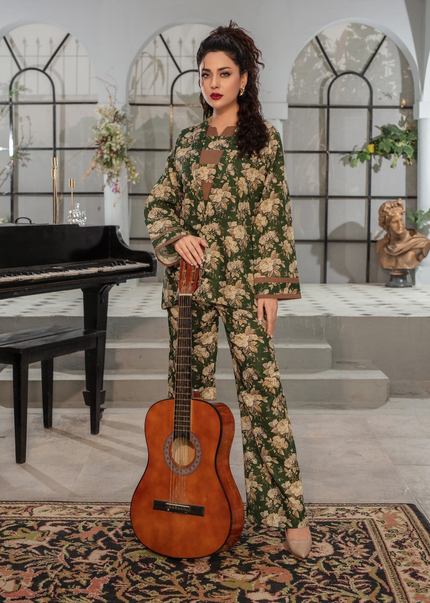 Aster Swarthy Jailed Women 2pcs