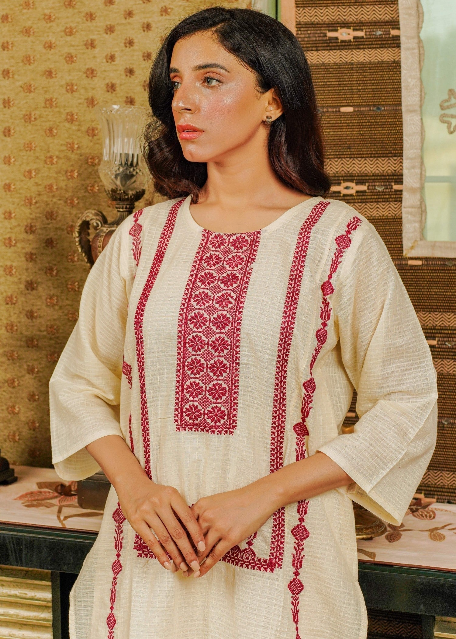 Cynoption Off White Cotton Embroidered Body kurta Set Women 2pcs