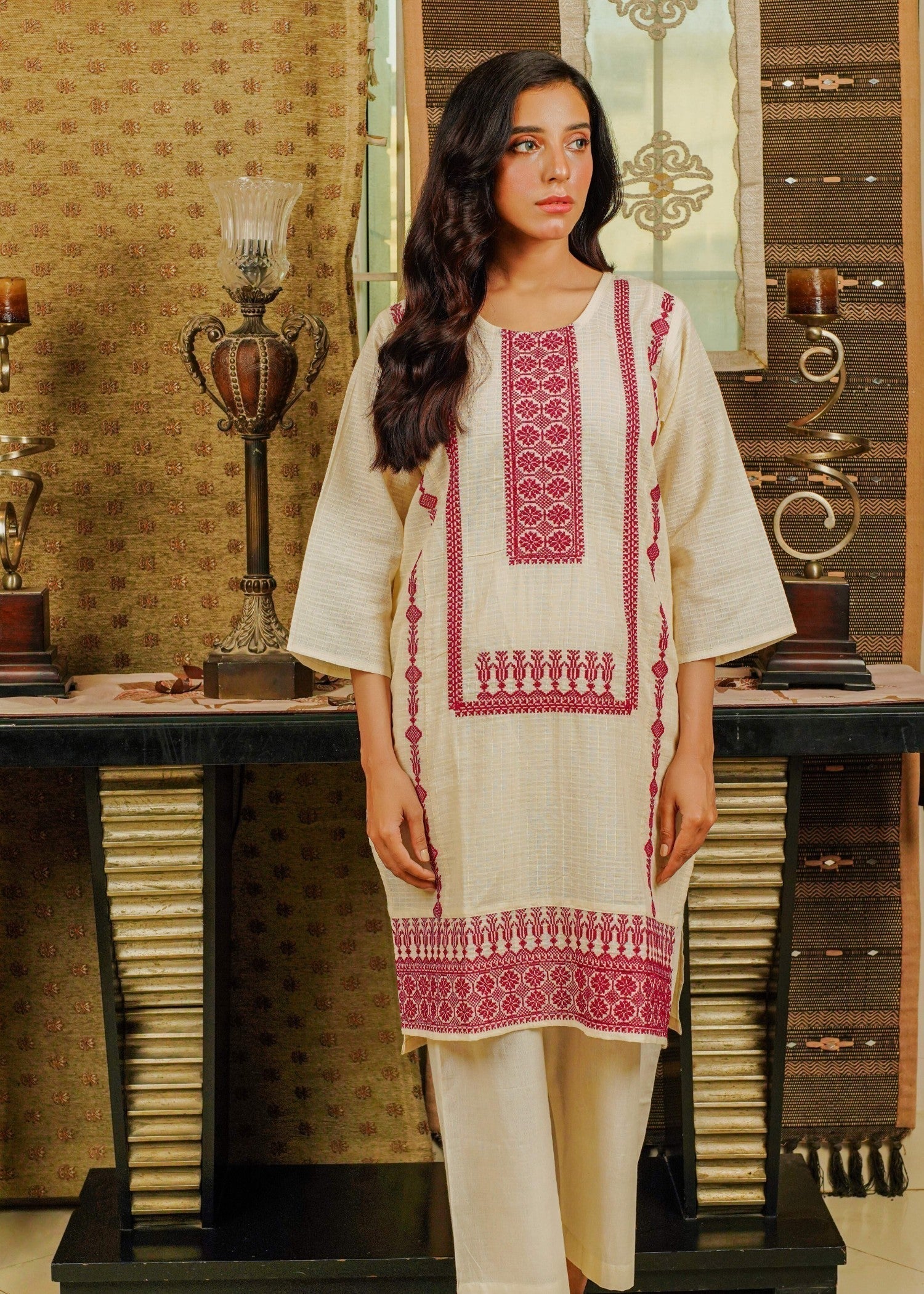 Cynoption Off White Cotton Embroidered Body kurta Set Women 2pcs