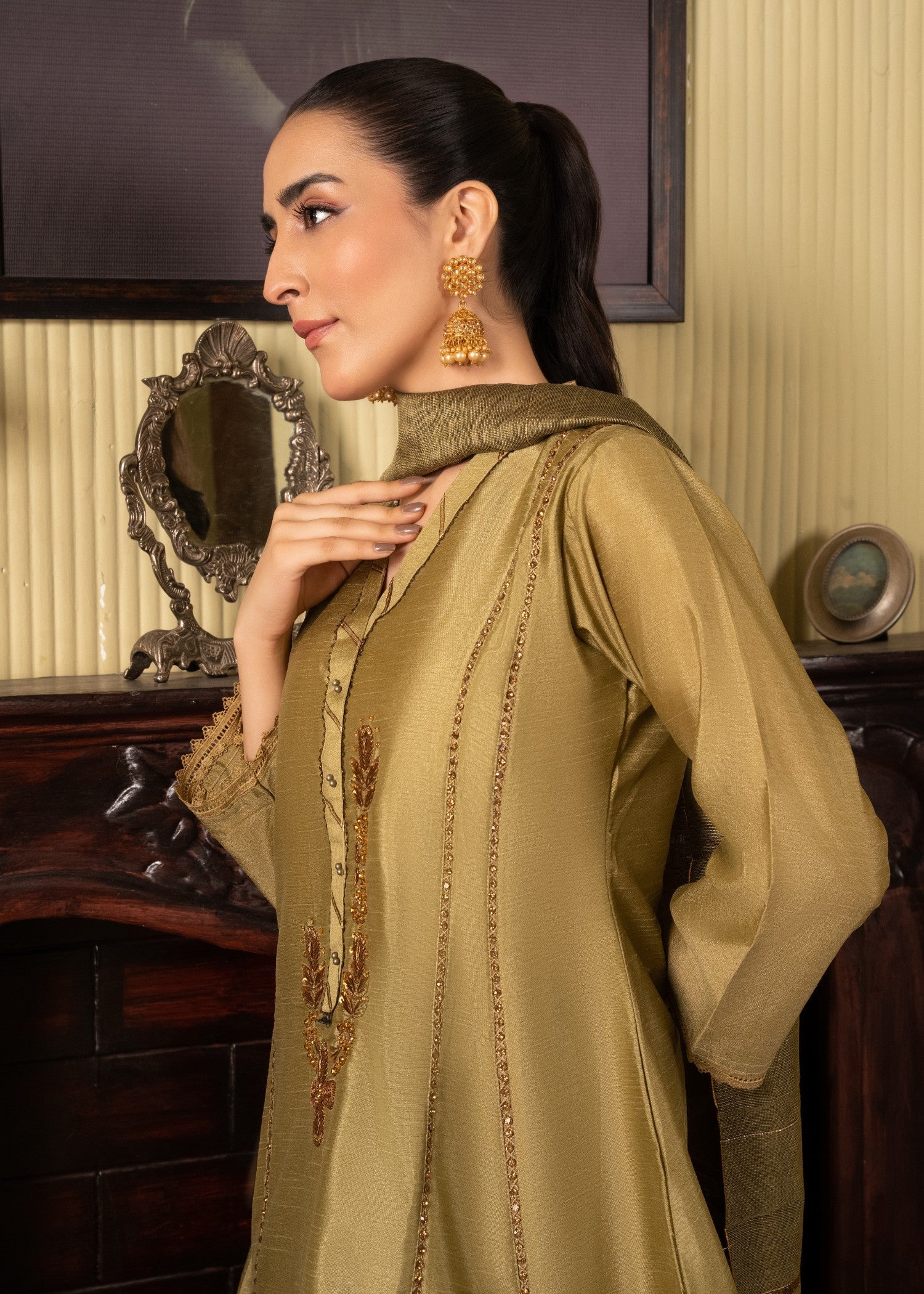 Four Season Boutique Chinese Kolar GOLDEN Women 3pcs