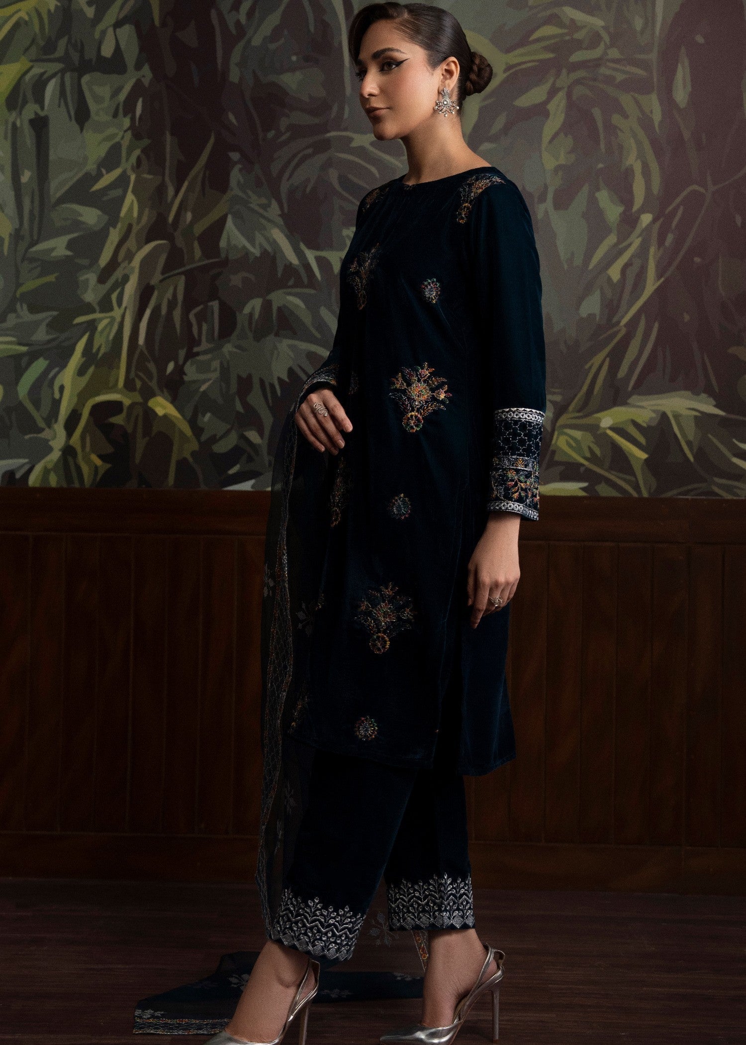 By-East Embroidered Velvet Suit Women 3pcs