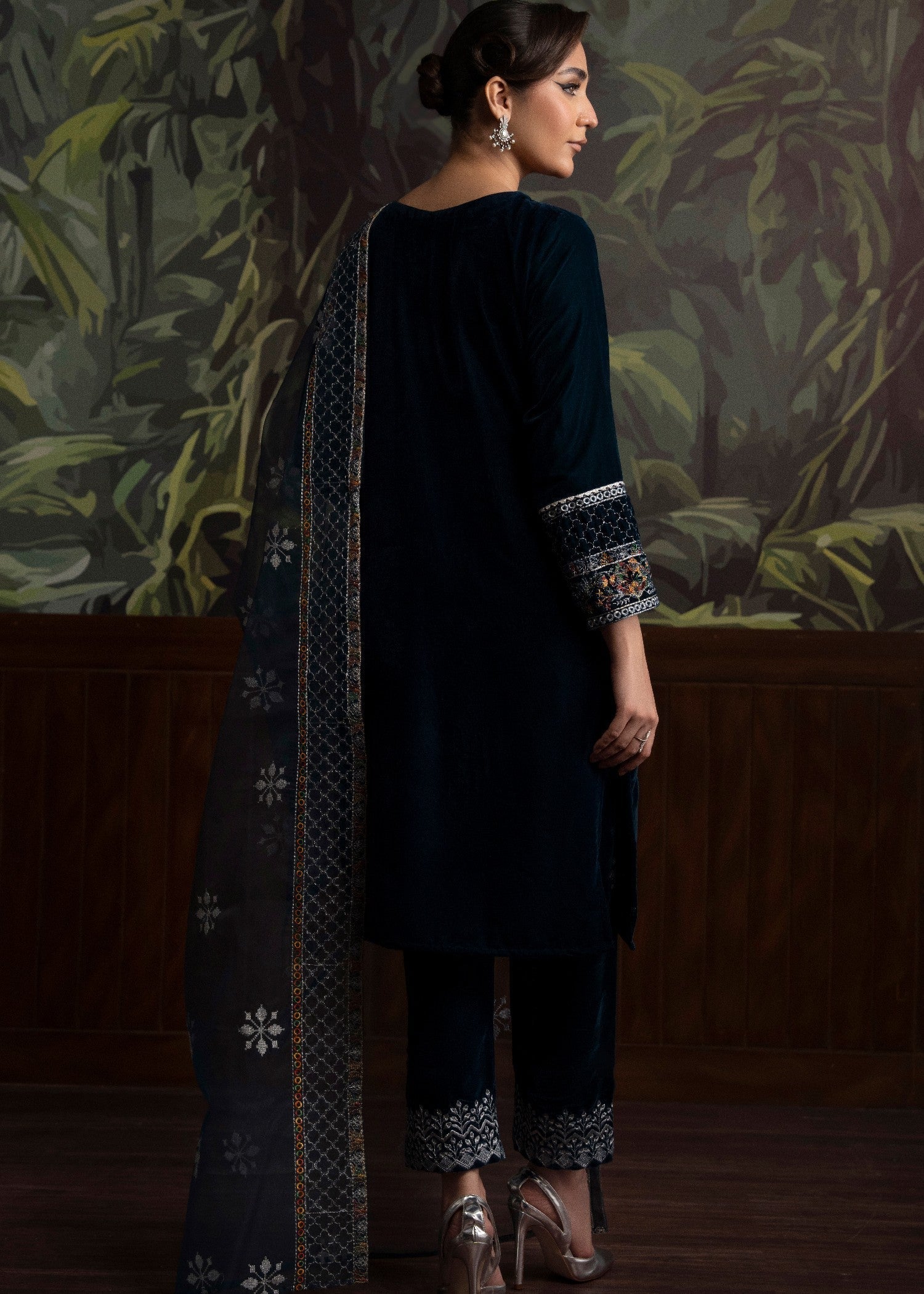 By-East Embroidered Velvet Suit Women 3pcs