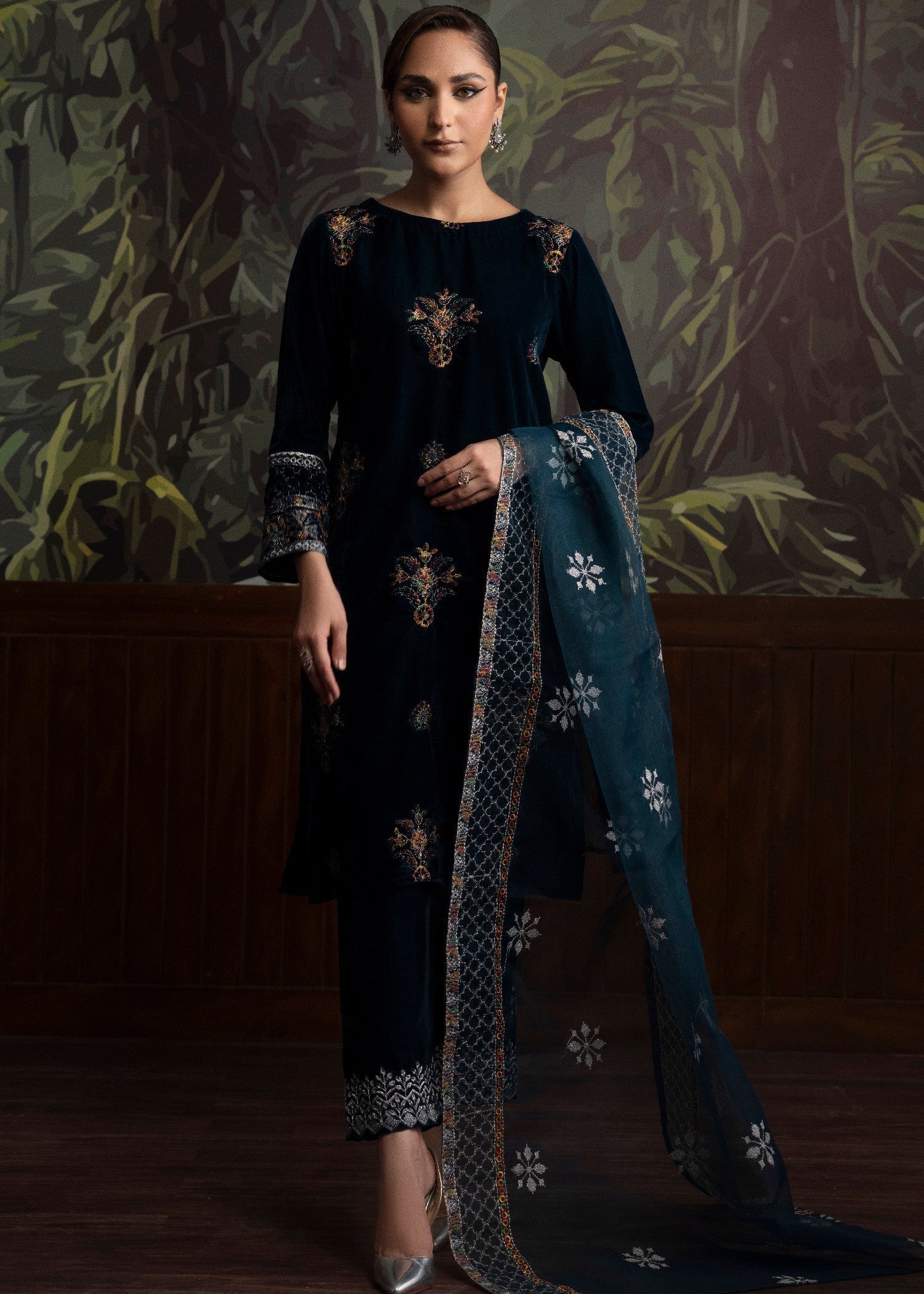 By-East Embroidered Velvet Suit Women 3pcs
