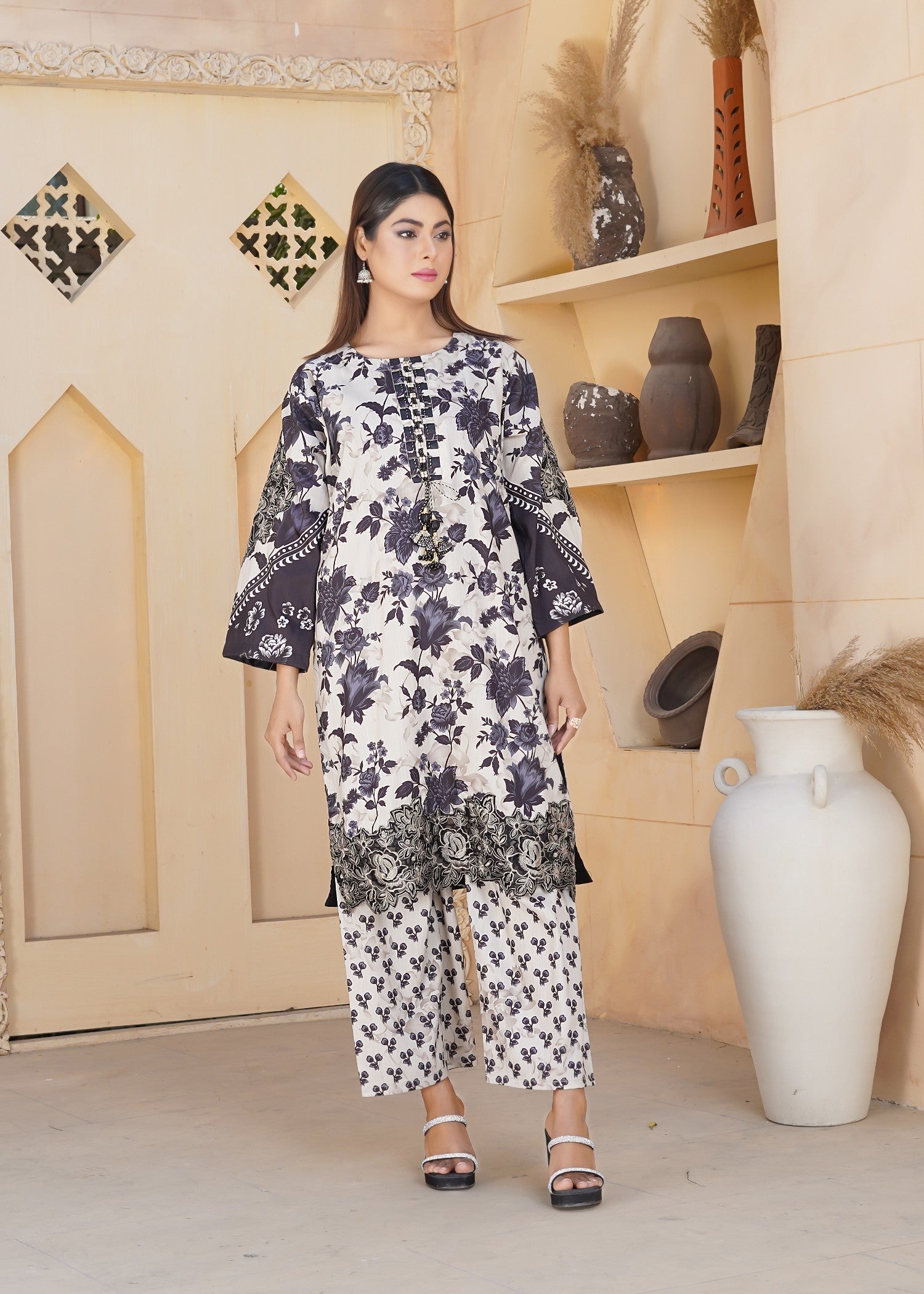 Hamna Kalim Laibah Floral Embroidered TWO PIECE White Women 2pcs