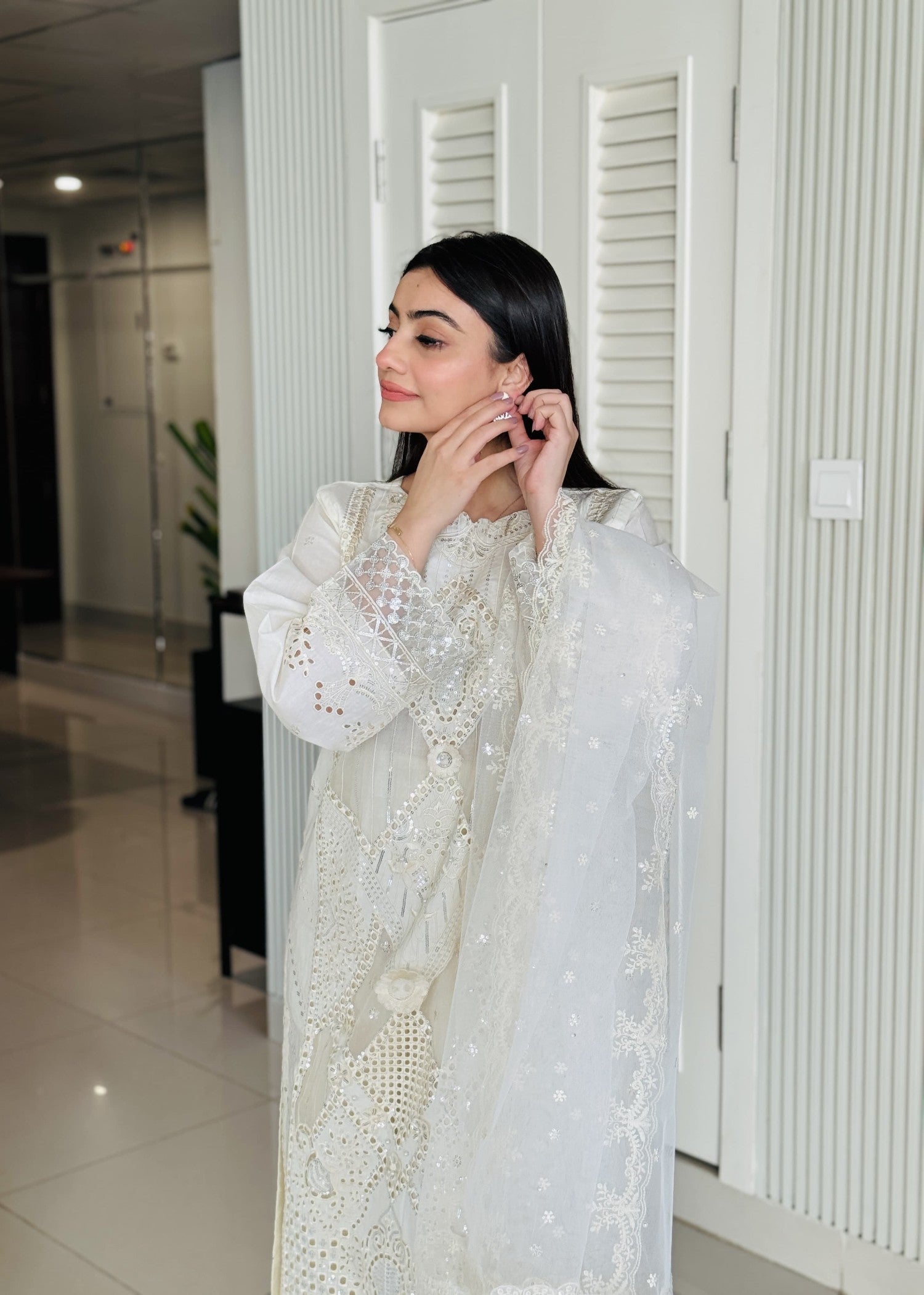 Shrenz Pret Shrenz White Erum Pret Lawn Women 3pcs