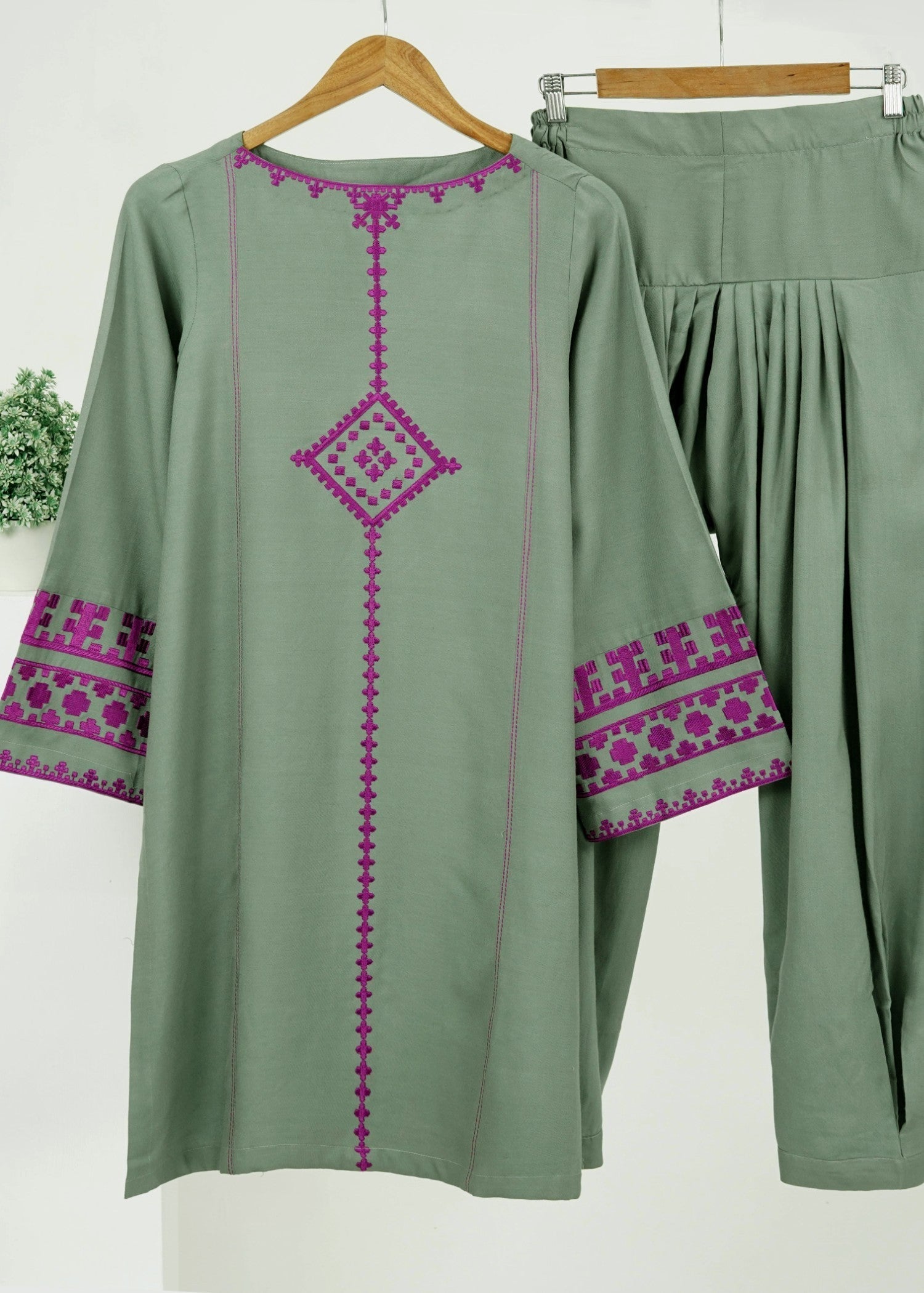 6teen mint green embroidered Women 2pcs
