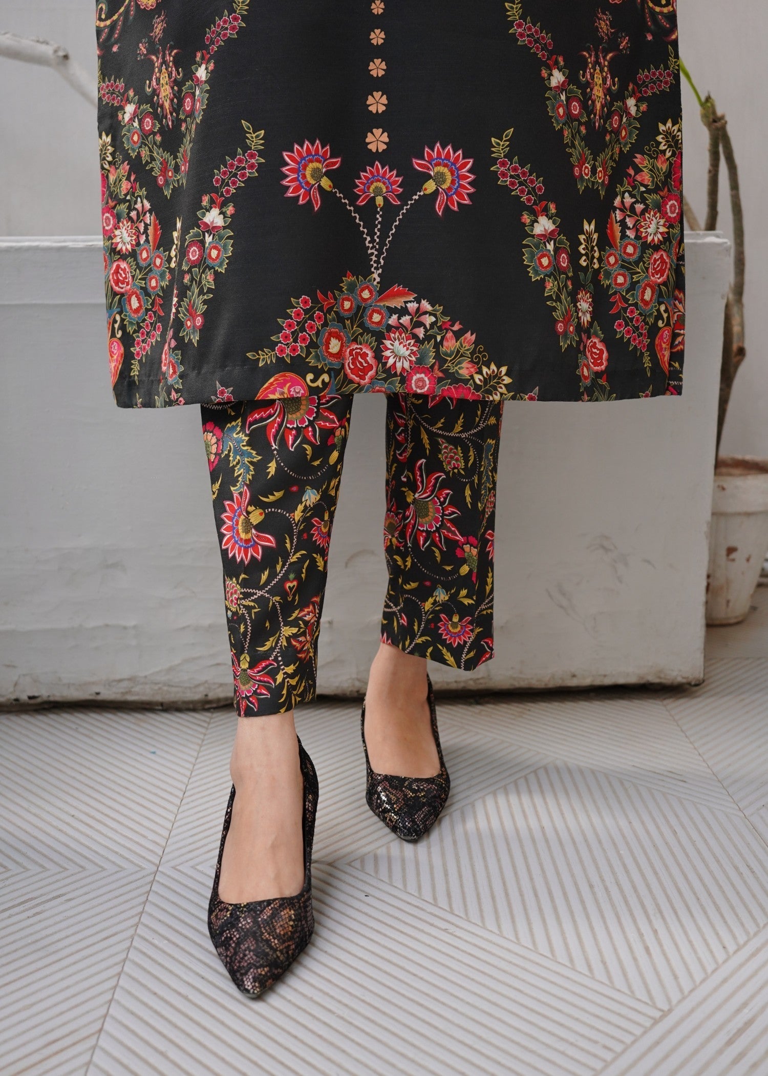 Dynamites Apparel Raven Forest Women 2pcs