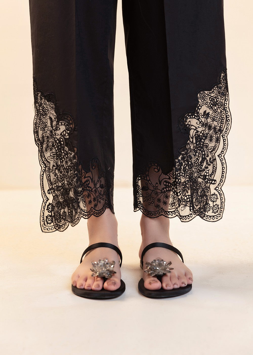 Cinq Apparel Chopped Pants D 9242 Black Women 1pcs