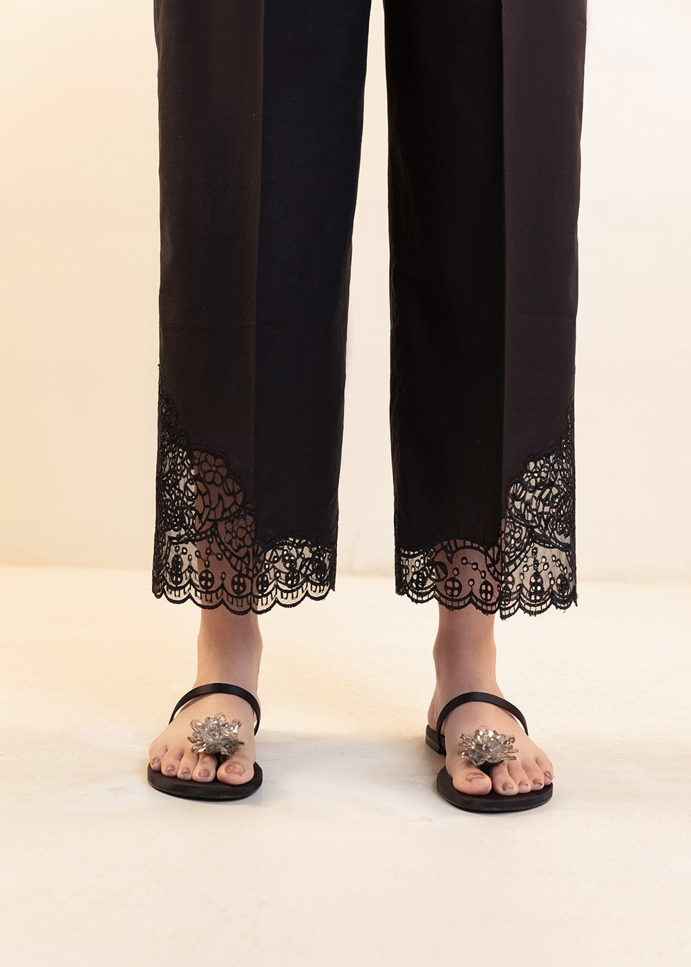 Cinq Apparel Chopped Pants D 9245 Black Women 1pcs