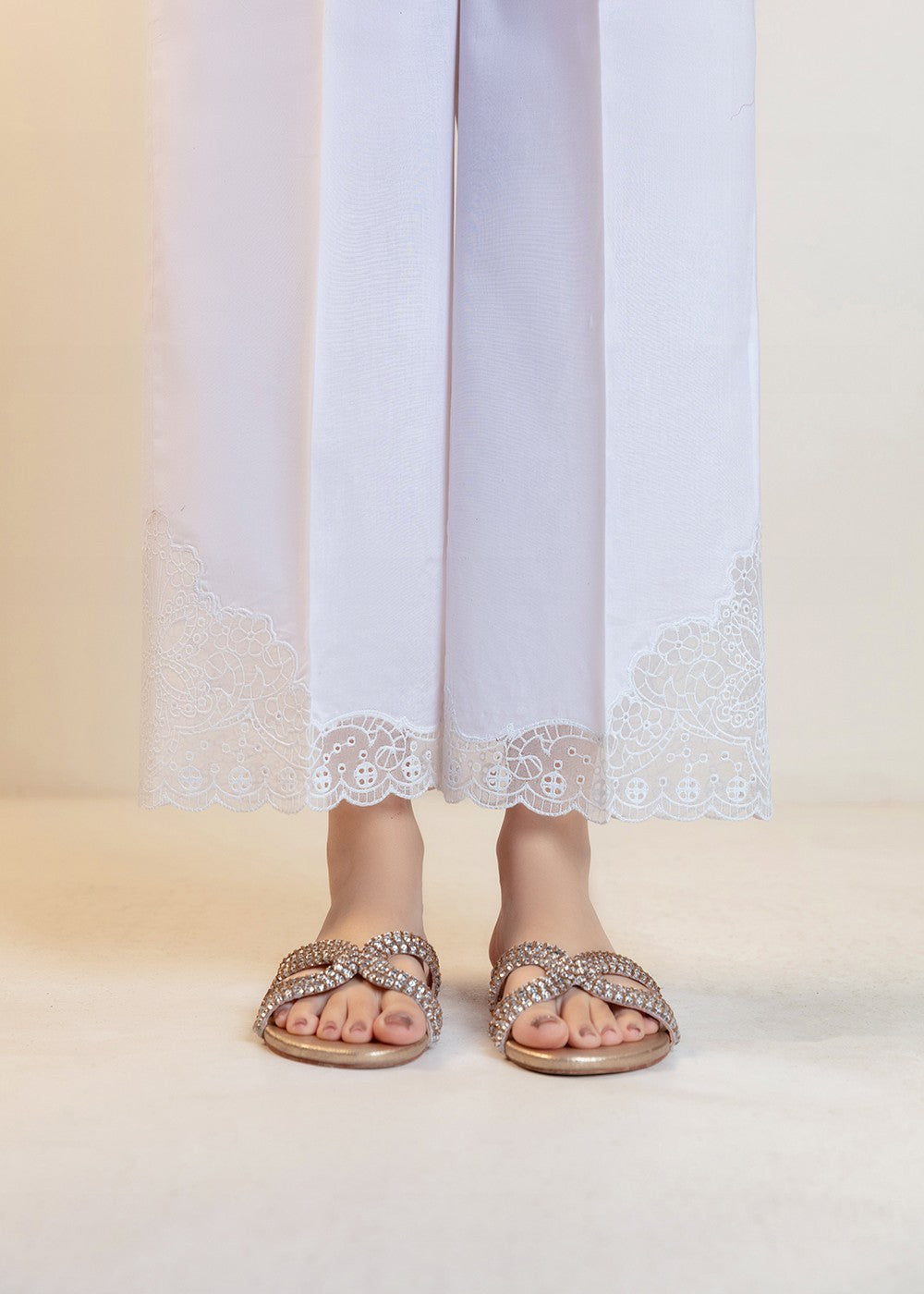 Cinq Apparel Chopped Pants D 9245 White Women 1pcs