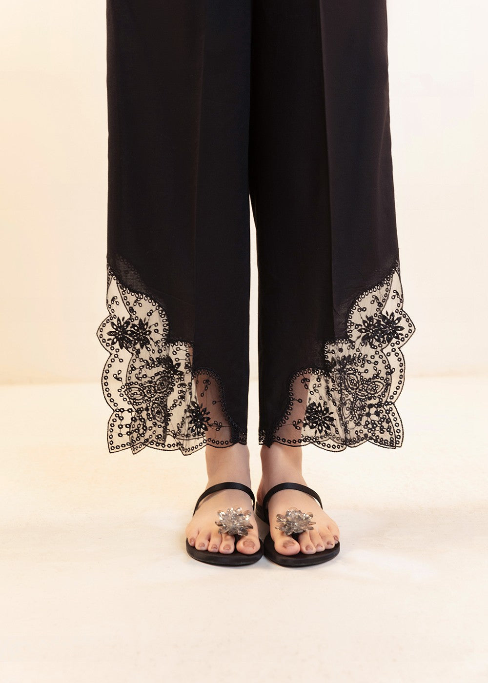 Cinq Apparel Chopped Pants D 9244 Black Women 1pcs