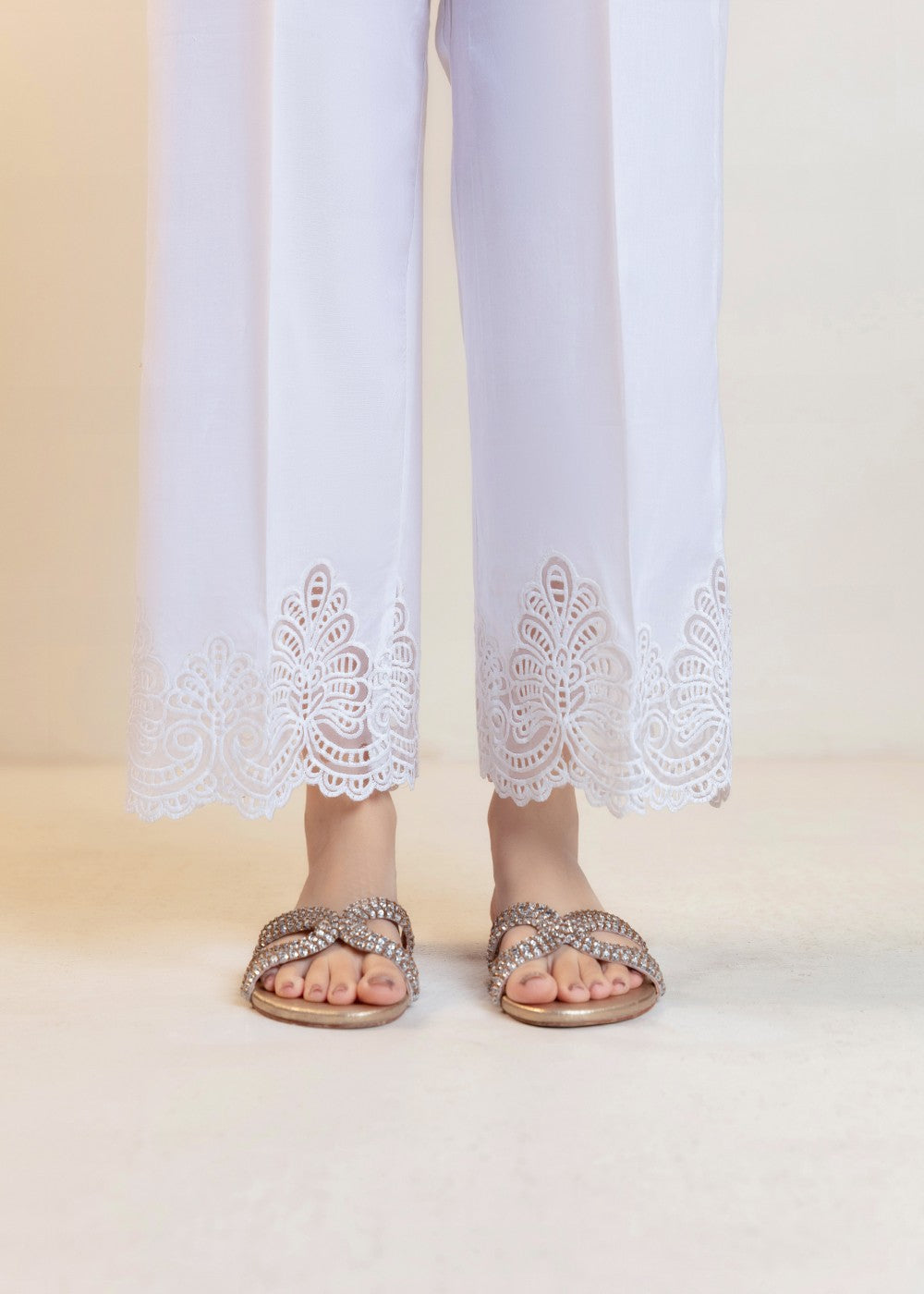 Cinq Apparel Chopped Pants D 9246 White Women 1pcs