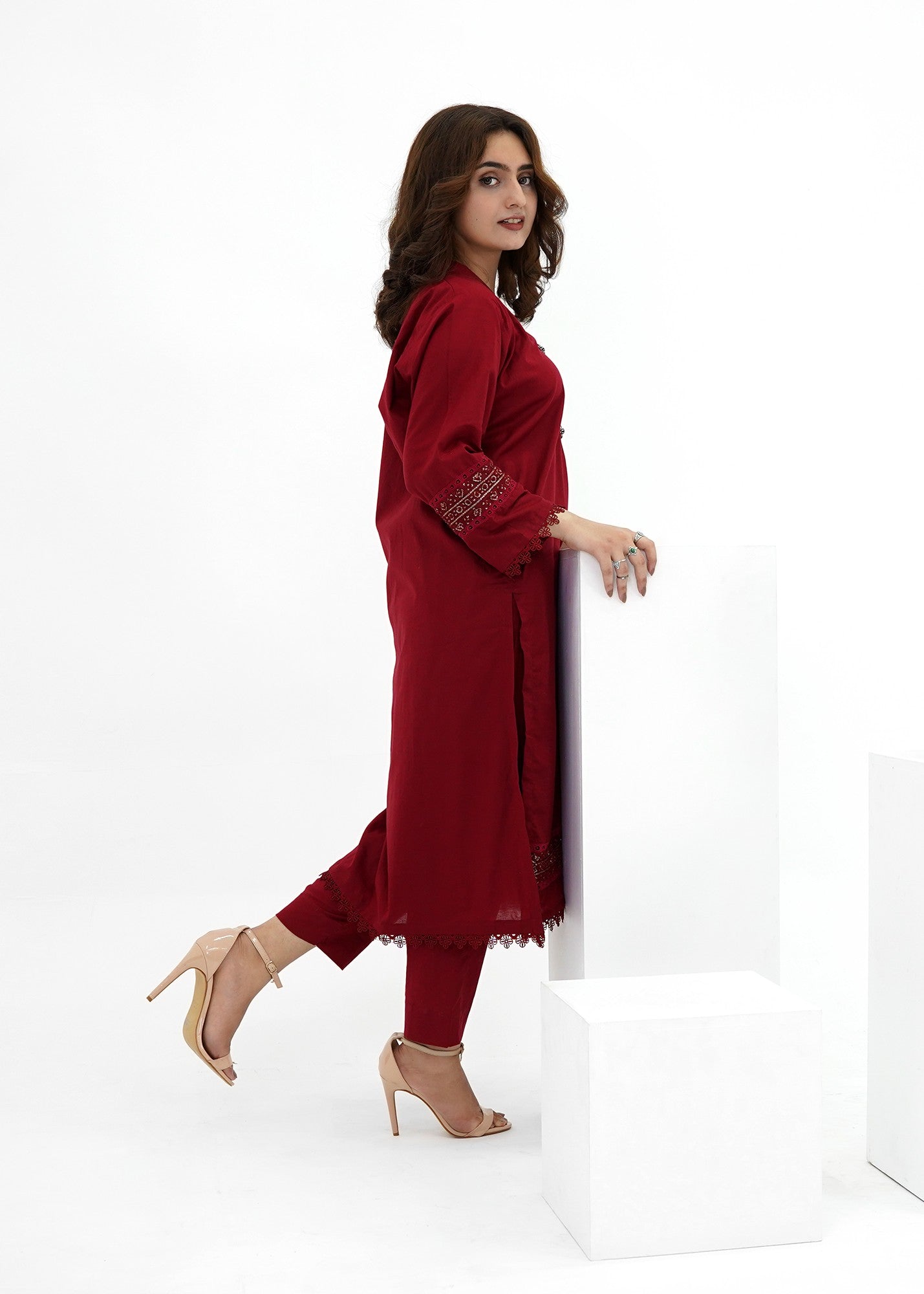 Pretbee Women’s V Neck Maroon Embroidered Lawn Kurta Set Women 2pcs