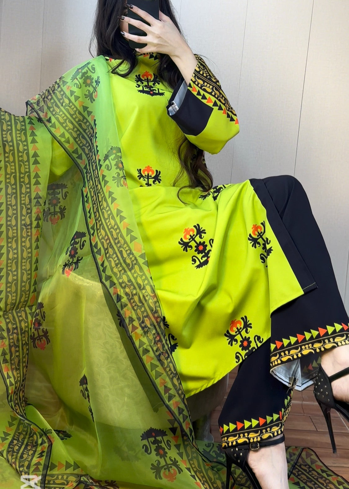 Four Season Boutique PARROT CAPRI Women 3pcs