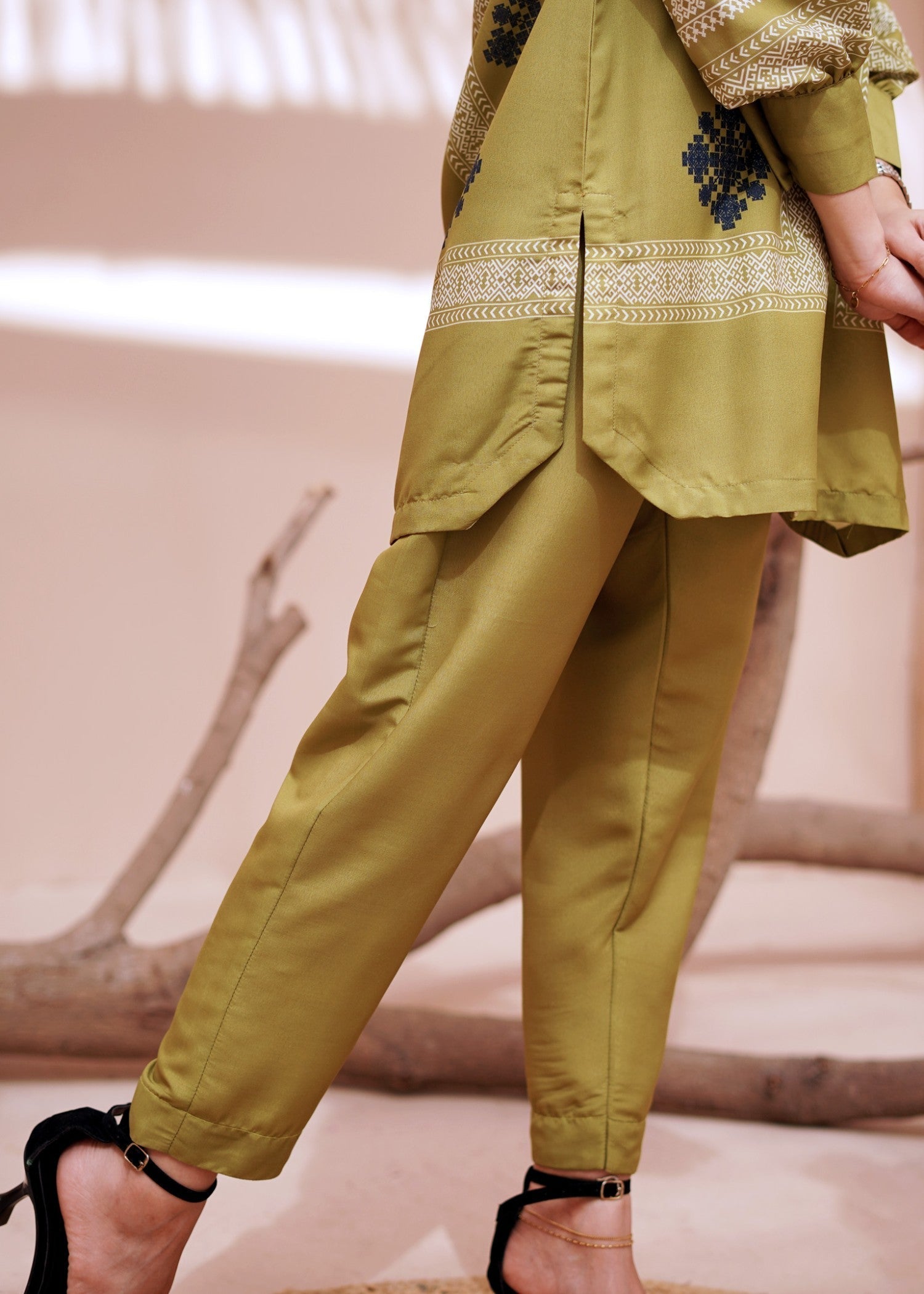 Nairah Olive Tribal Women 2pcs