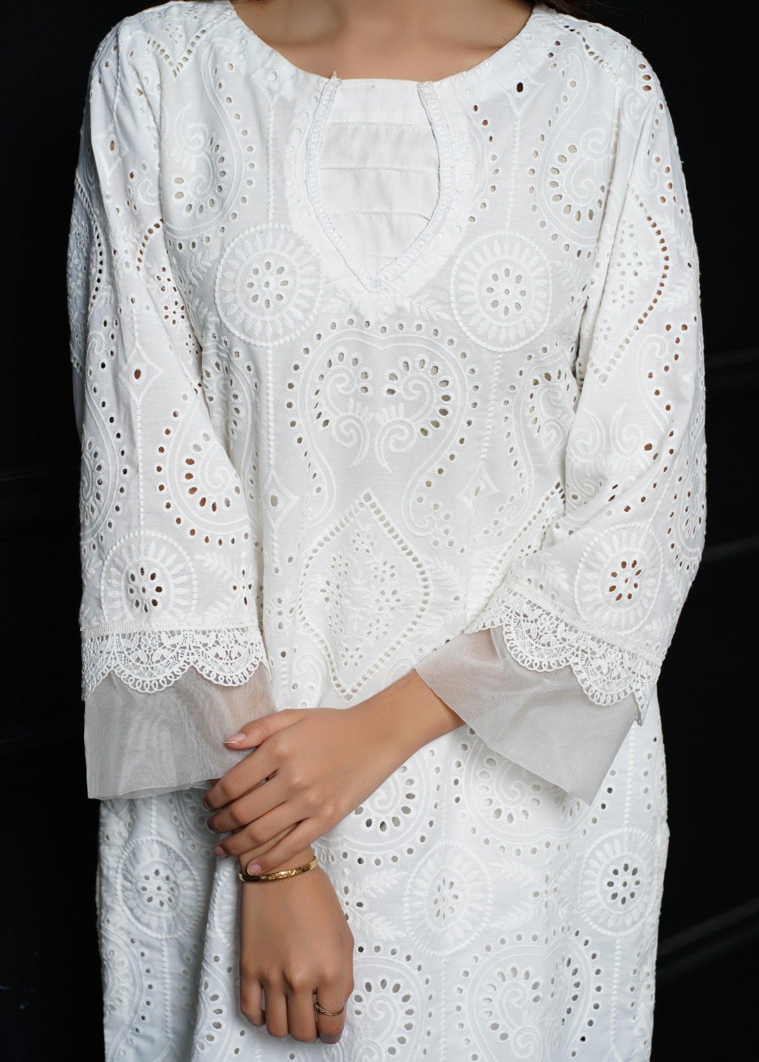 Bint-E-Hussain Chikankari Organza kurta Set White Women 2pcs