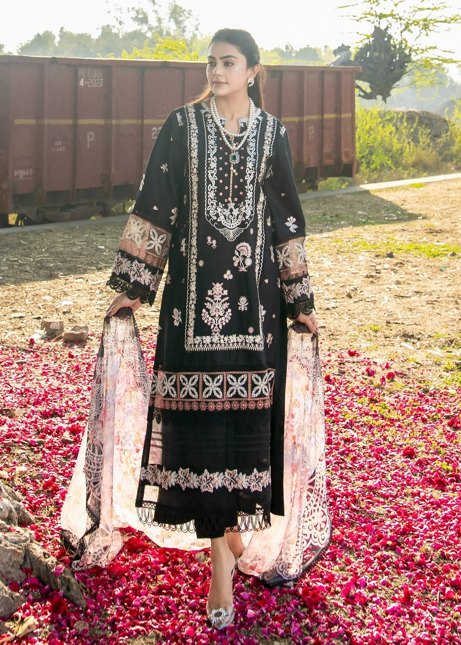 Chandan Nagri NISSA BLACK Women 3pcs