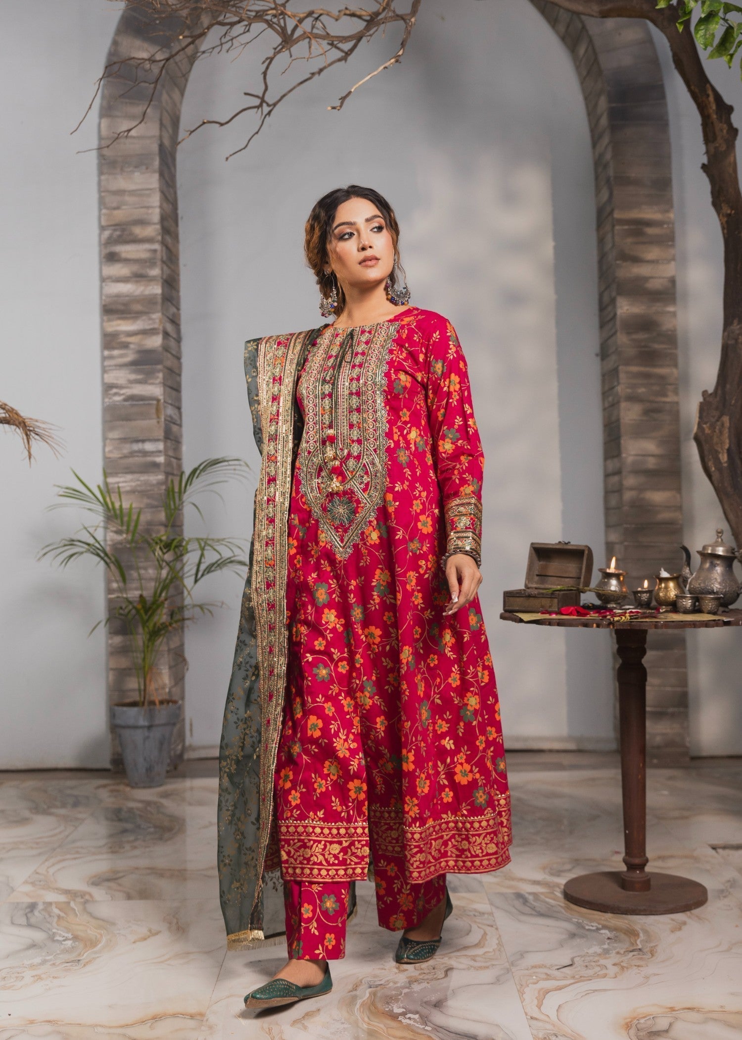 Costumo Roha Women 3pcs