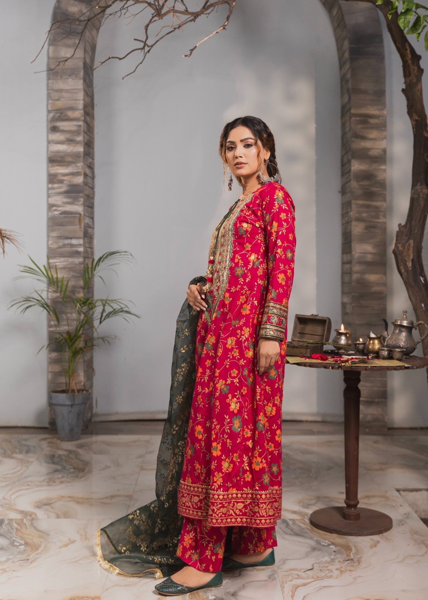 Costumo Roha Women 3pcs