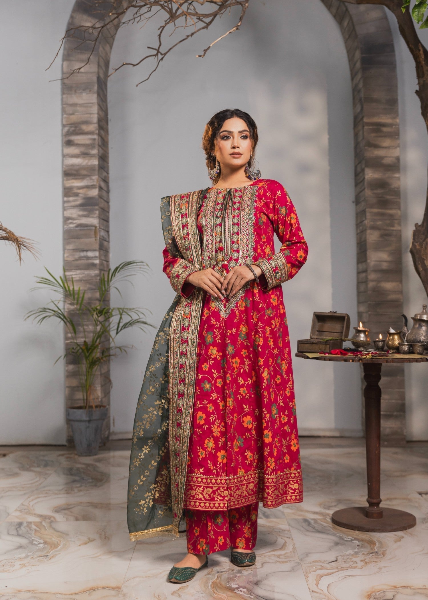 Costumo Roha Women 3pcs