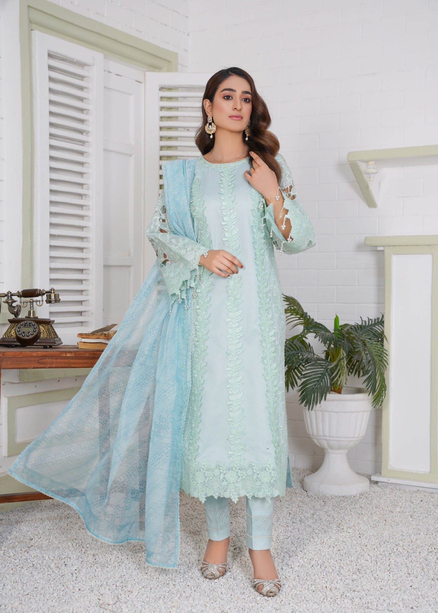 Thread & Weave By Zeplar Ready to Wear Luxury lawn Embroidered – RTWL24201 Women 3pcs