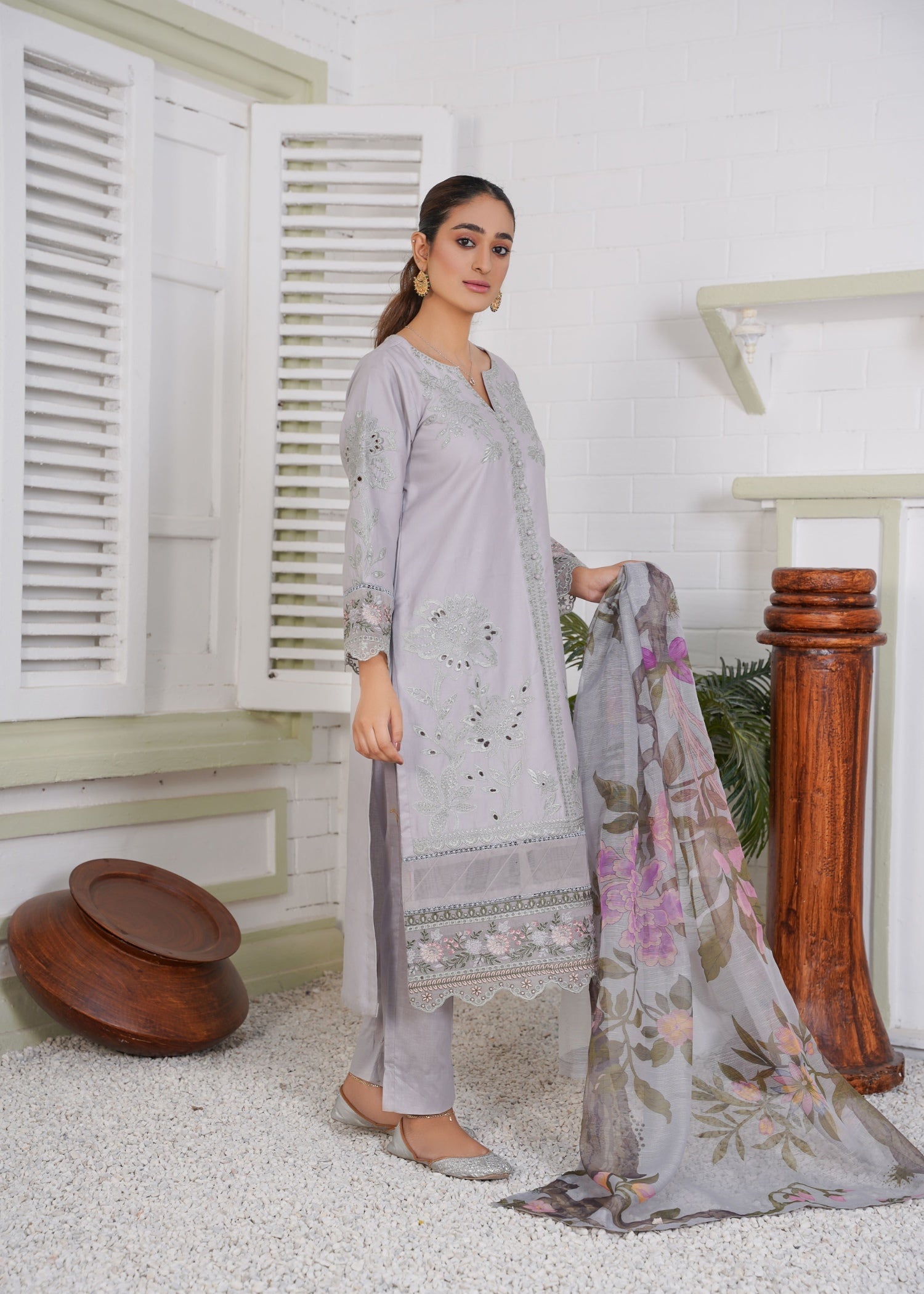 Thread & Weave By Zeplar Ready to Wear Luxury lawn Embroidered – RTWL24205 Women 3pcs