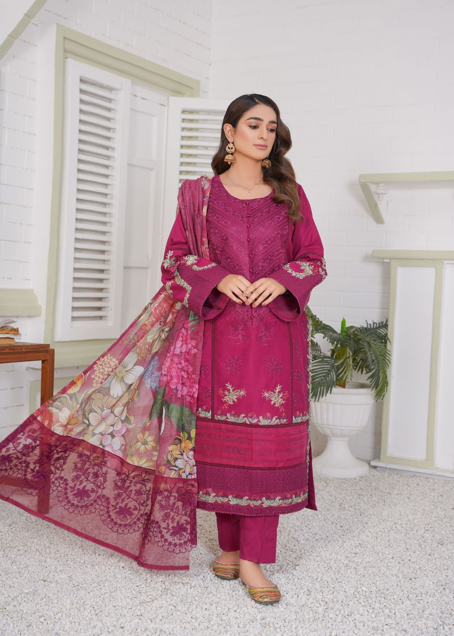 Thread & Weave By Zeplar Ready to Wear Luxury lawn Embroidered – RTWL24206 Women 3pcs