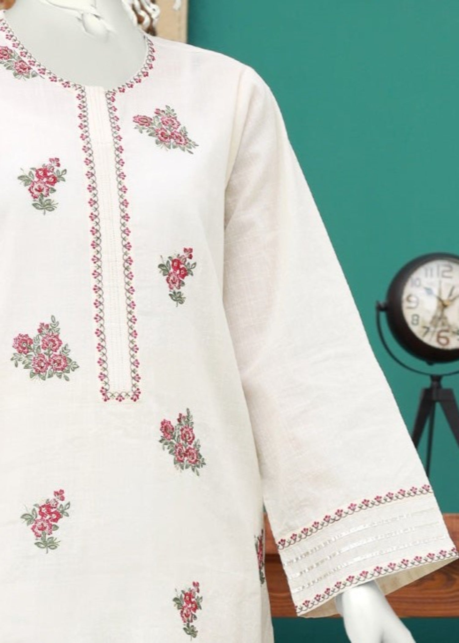 Hamna Kalim bismil white lawn Women 2pcs