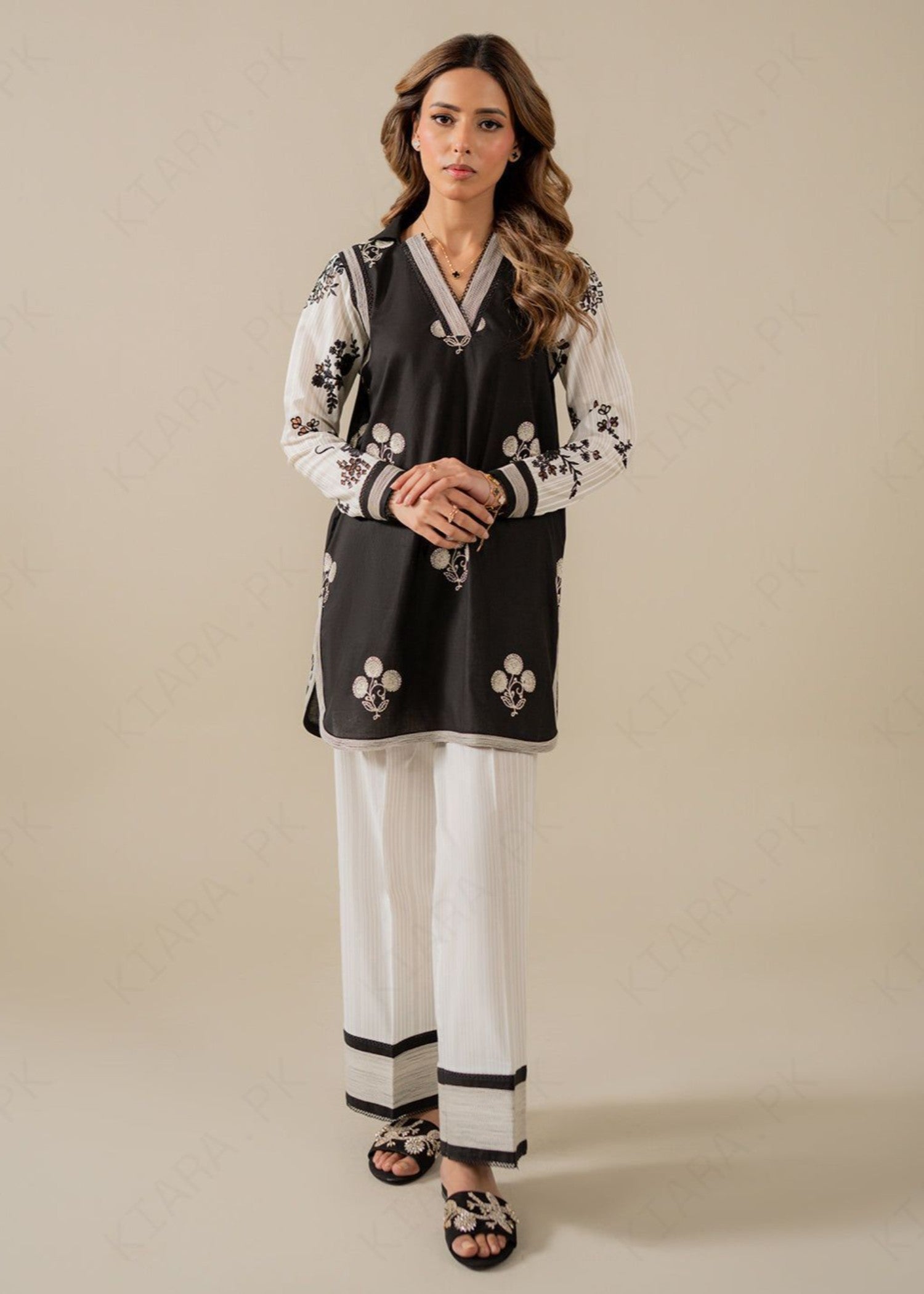 Kiara MONARCH SLD09 25 Embroidered Set Women 2pcs