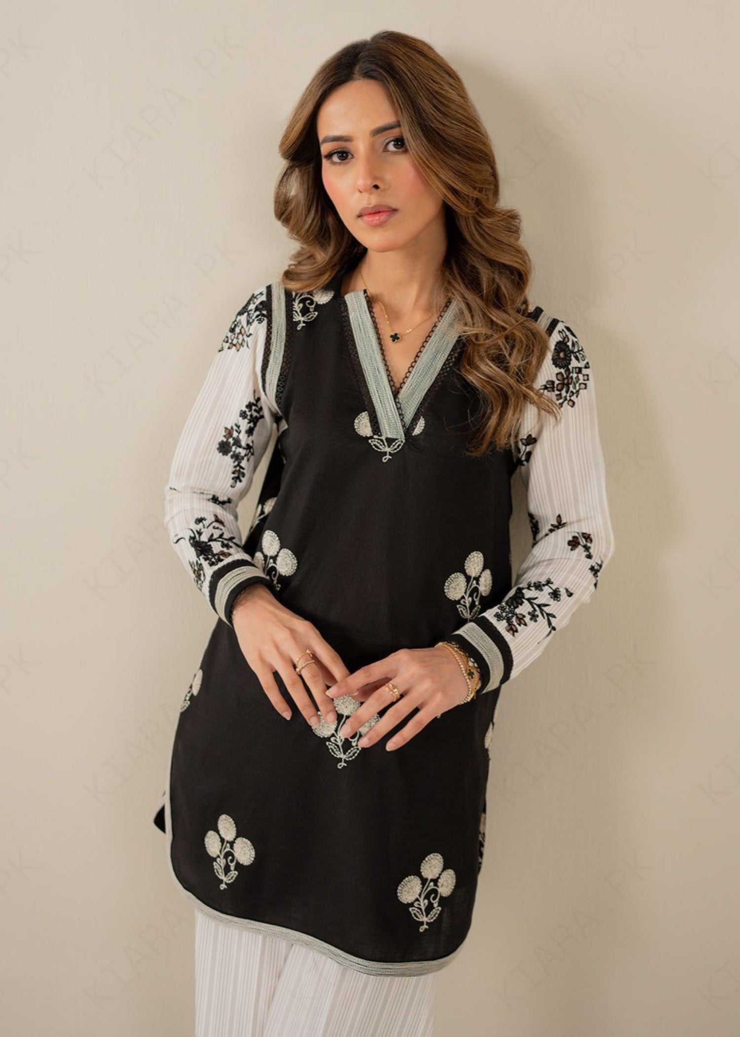 Kiara MONARCH SLD09 25 Embroidered Set Women 2pcs