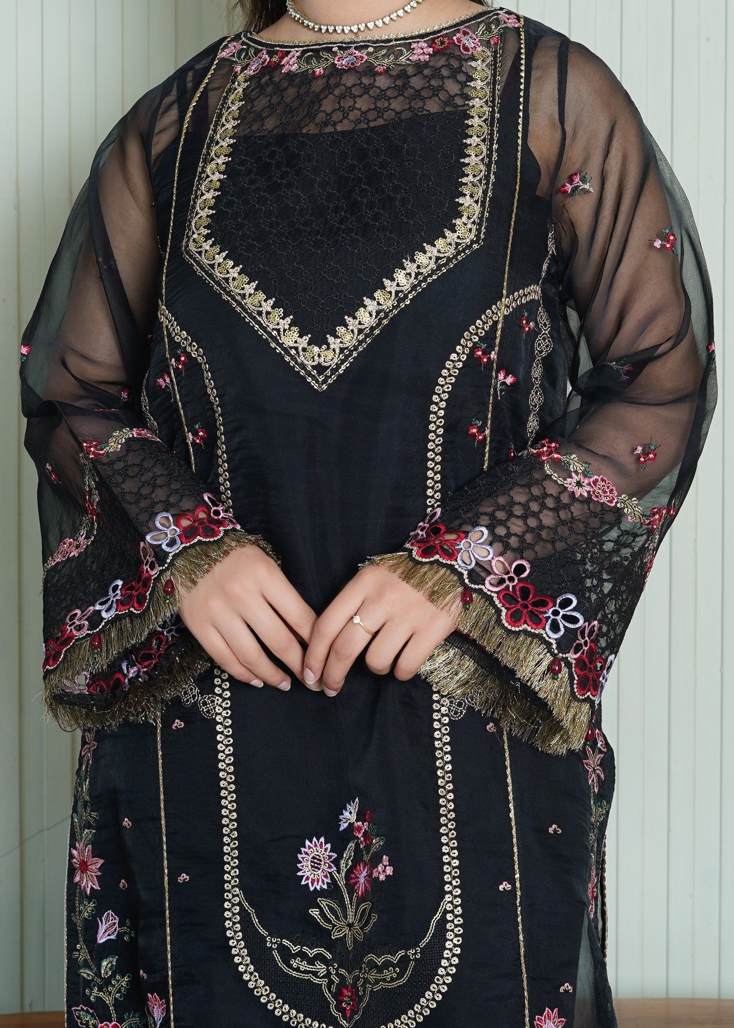 Surmai CORAL Embroidered Women 4pcs