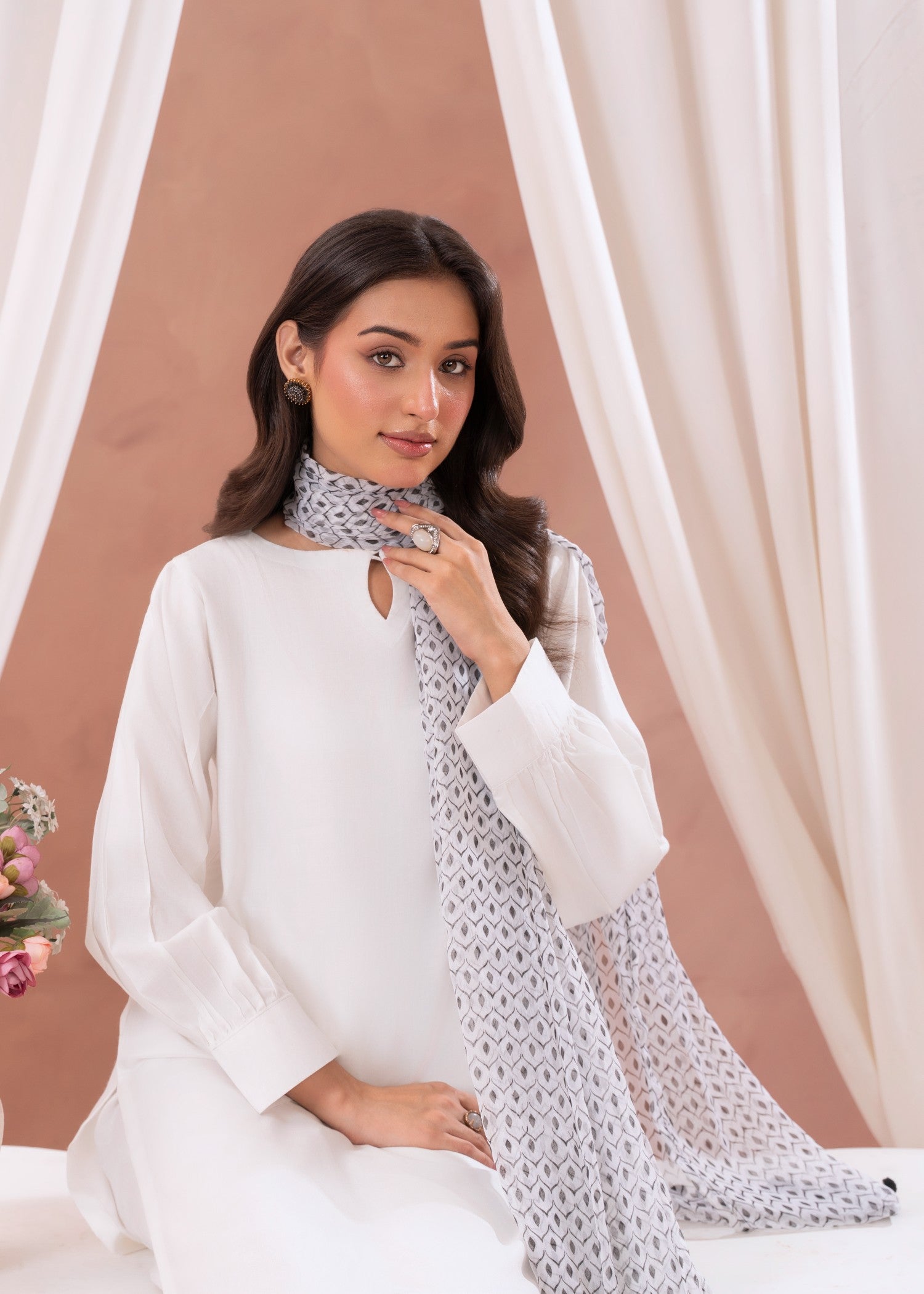 Laal Kurti White Solid Dress With Dupatta Women 3pcs