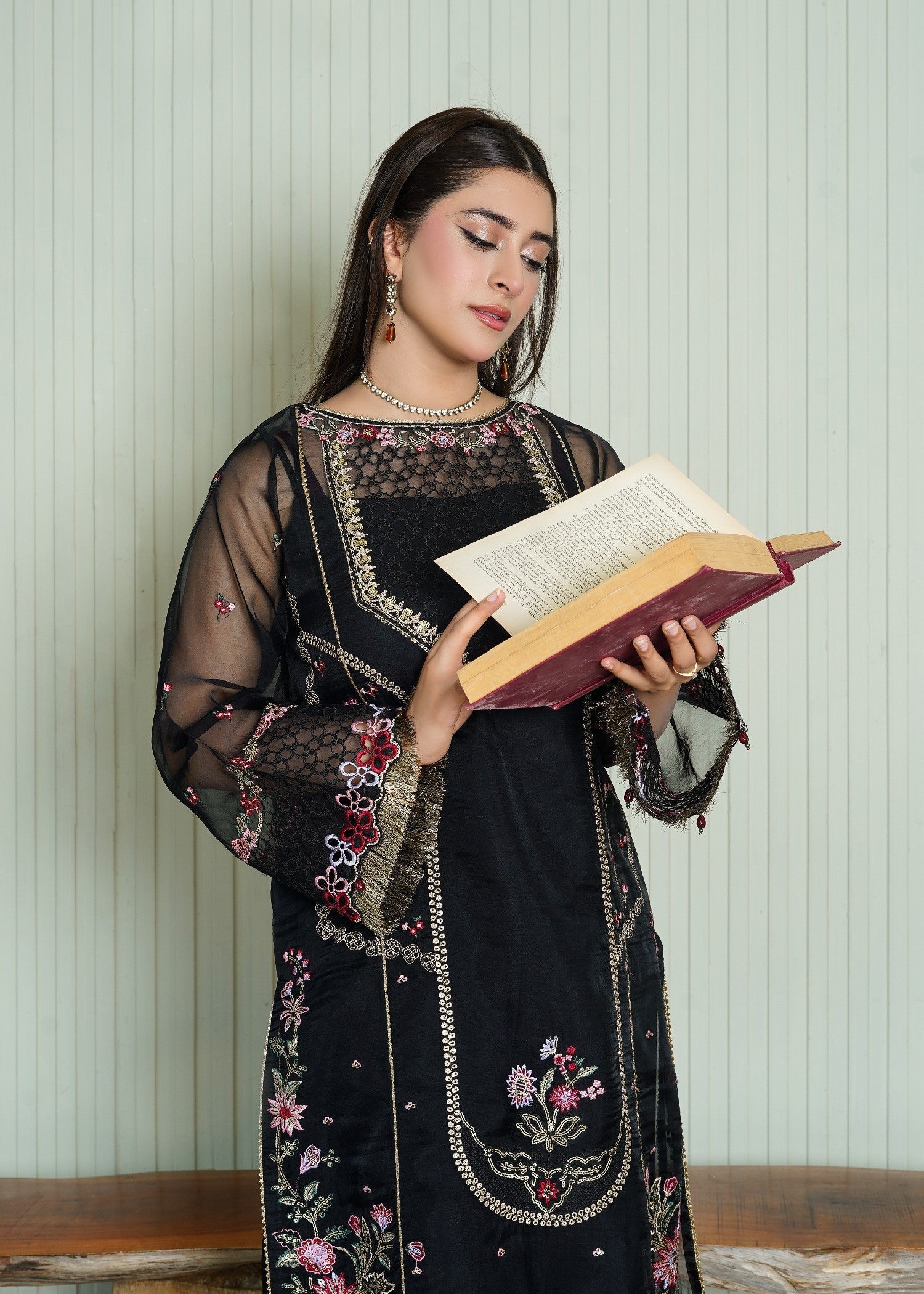 Surmai CORAL Embroidered Women 4pcs