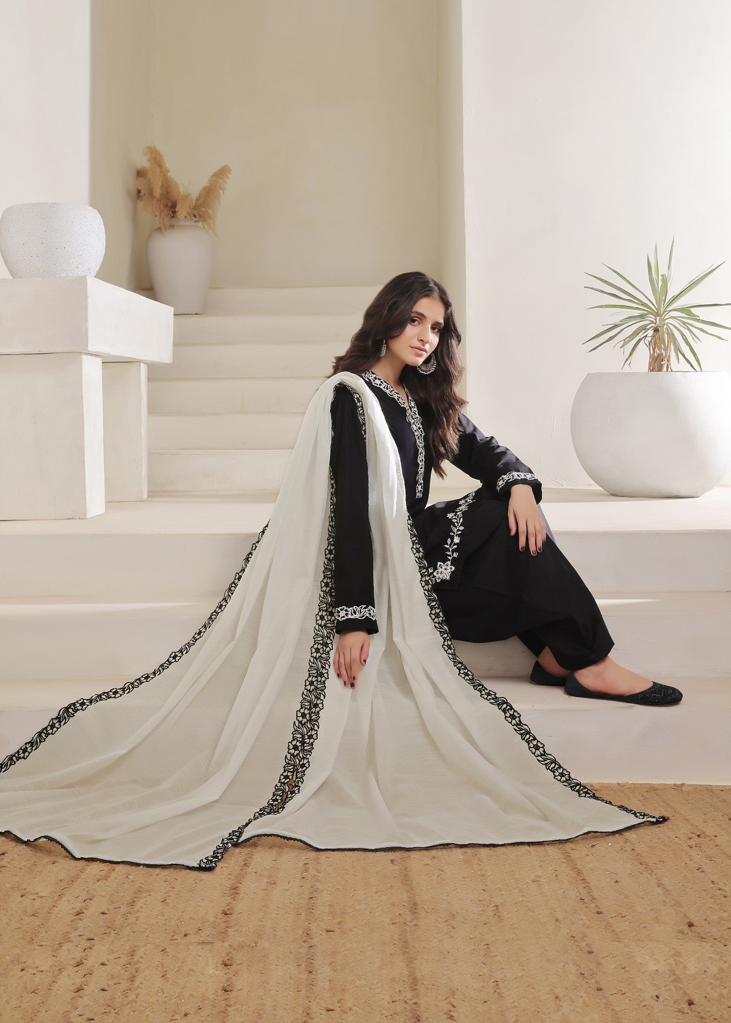 Luxeurs Eclipse Embroidered Lawn Dress Women 3pcs