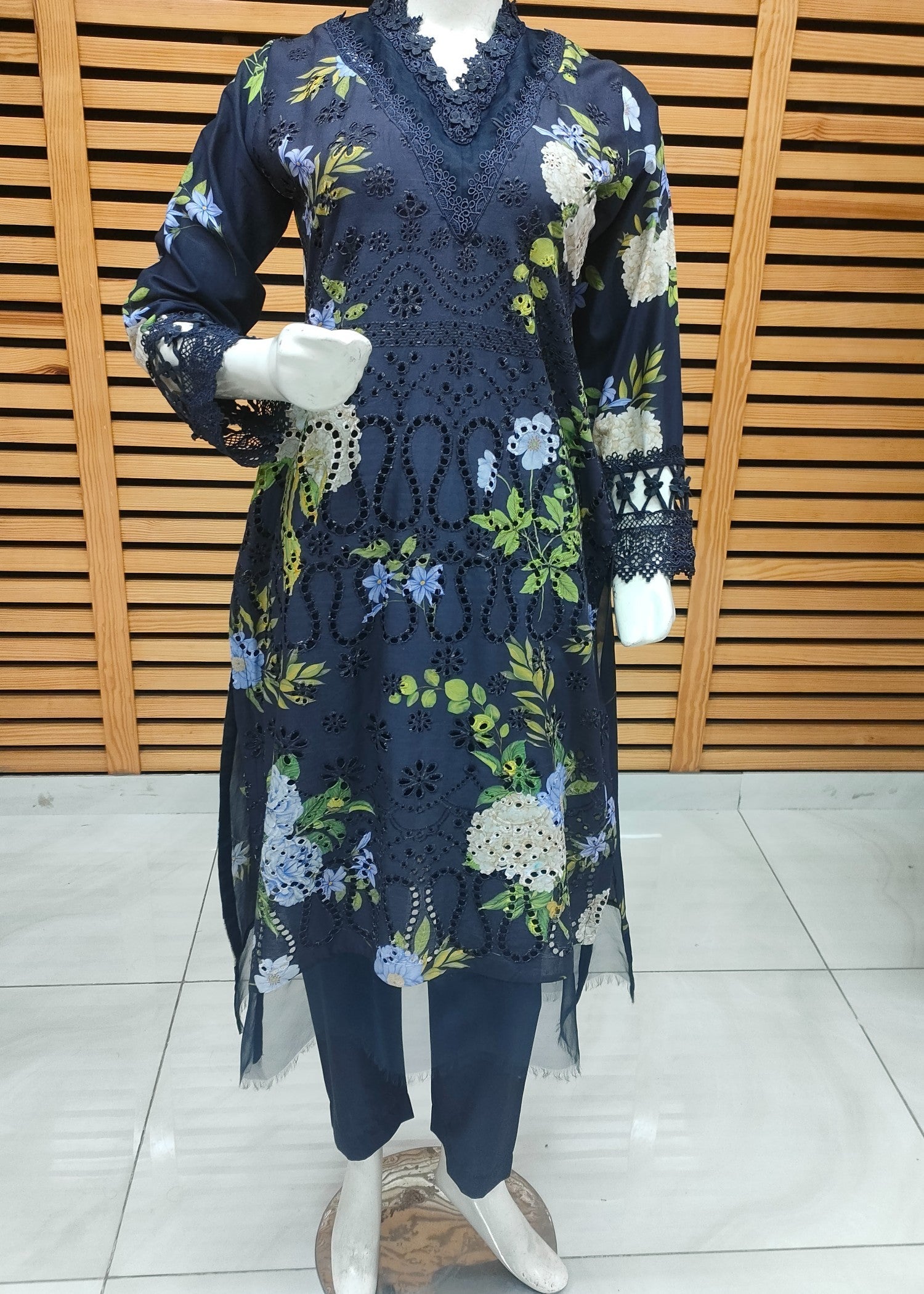 Maria B V2 MPT 2602 B Women 3pcs