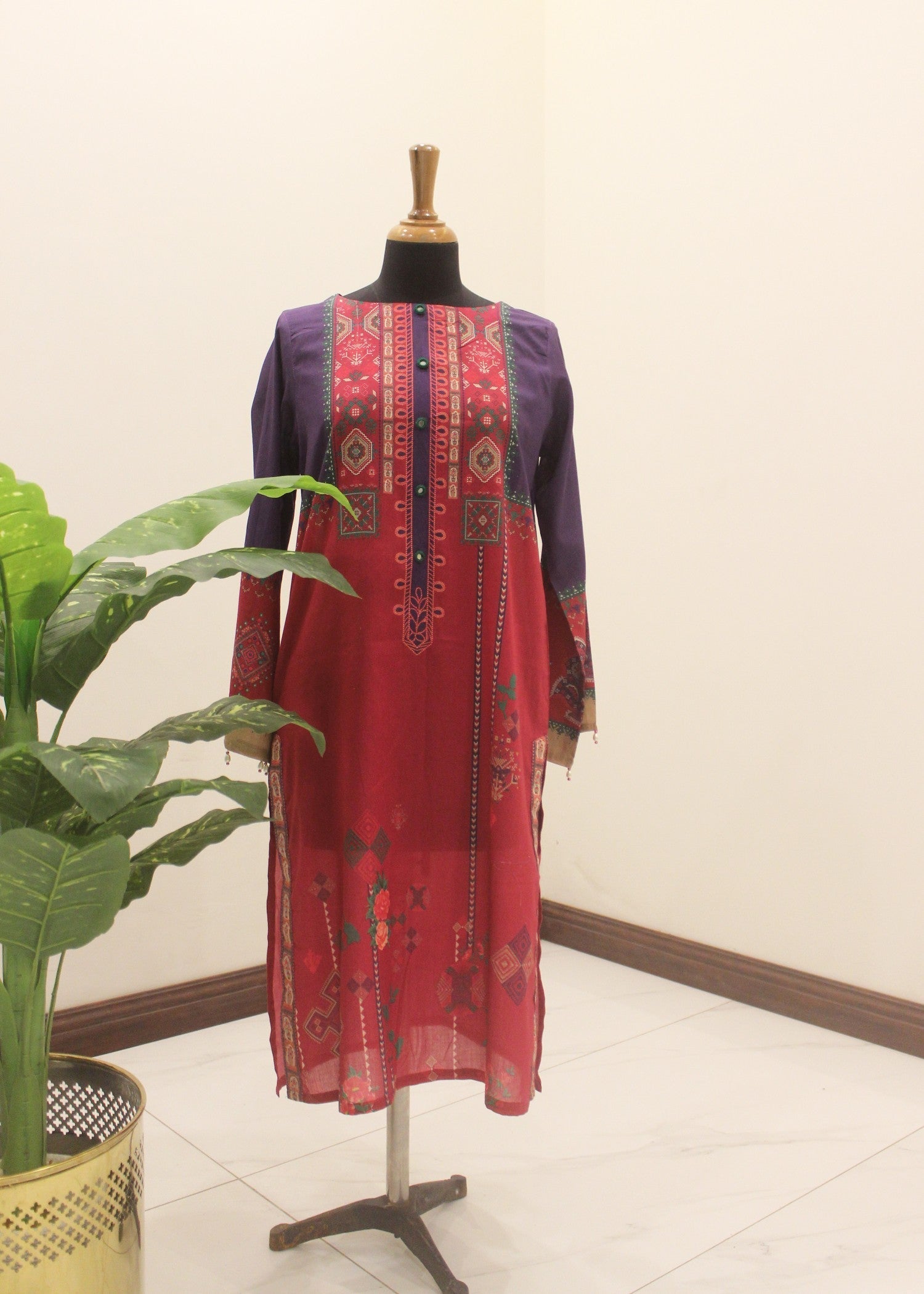 Afifa Iftikhar Red Clash Women 1pcs