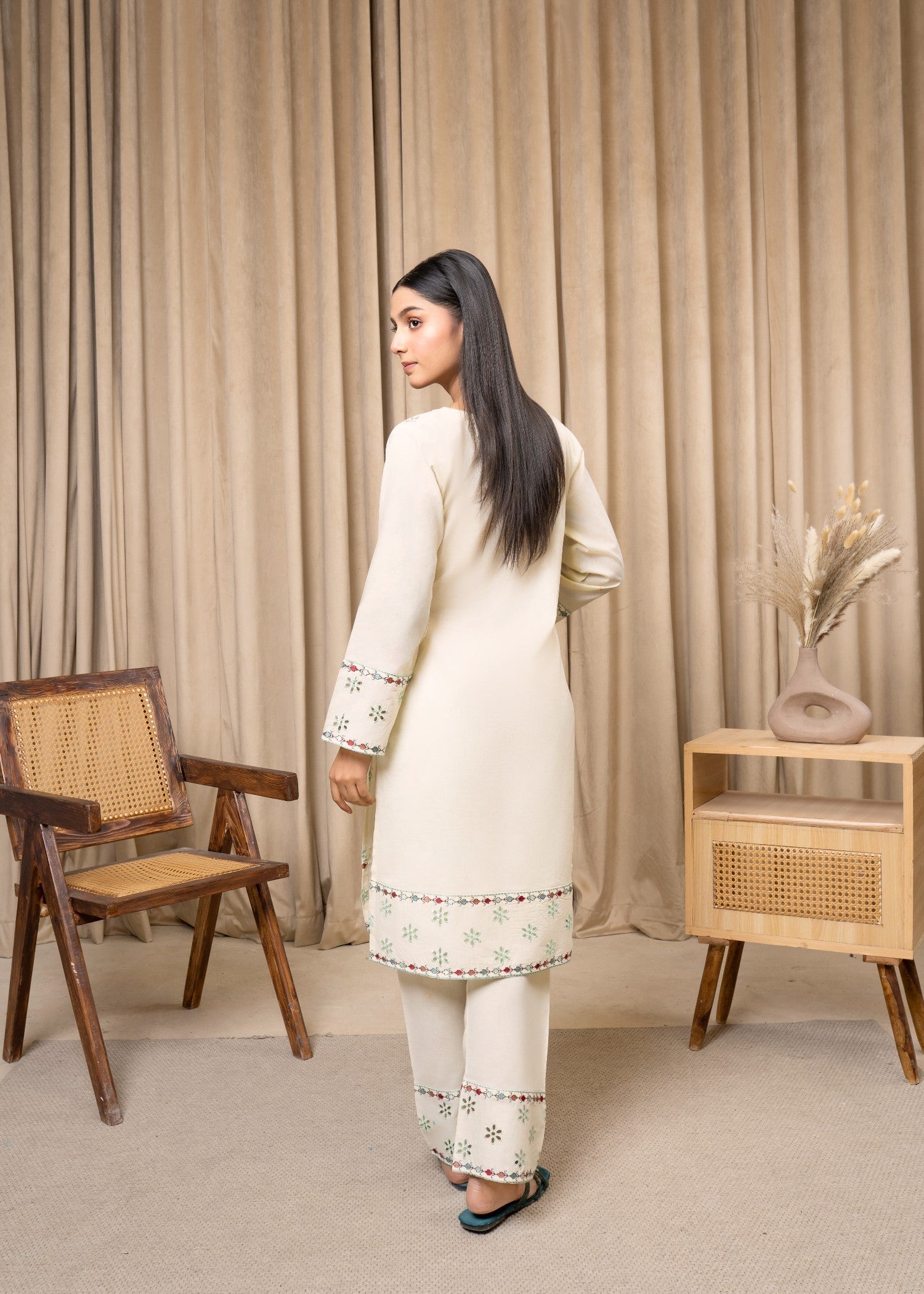 Zoya&Zafar Aabroo Women 2pcs