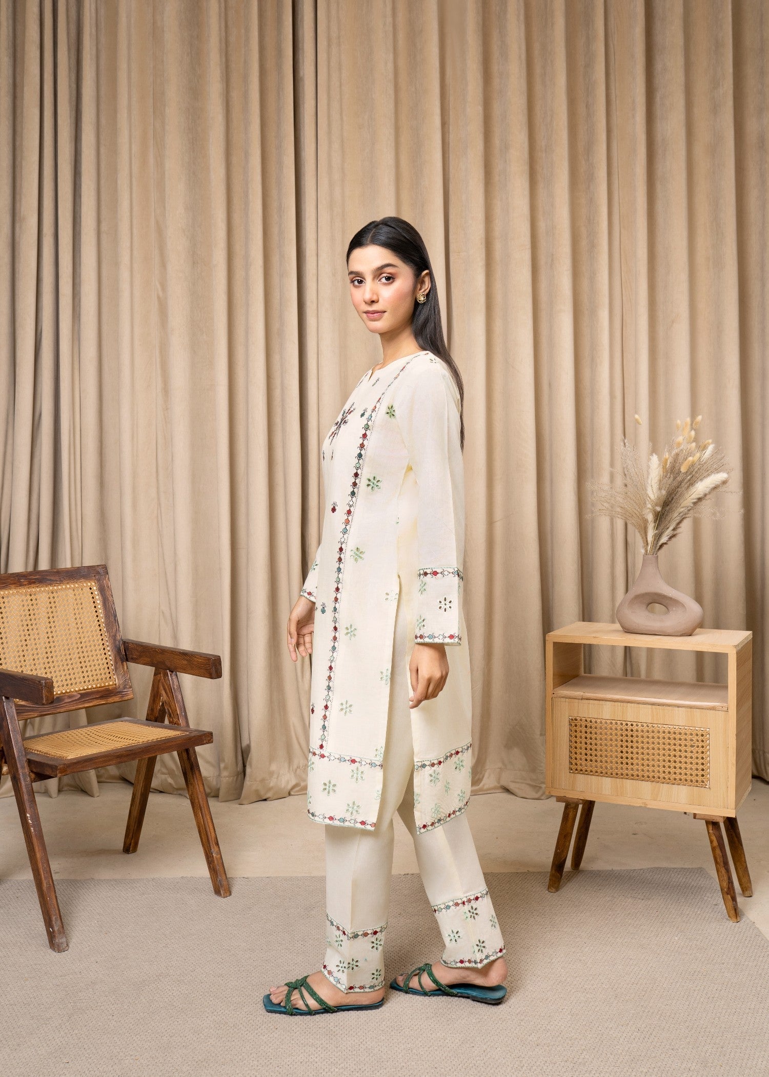 Zoya&Zafar Aabroo Women 2pcs