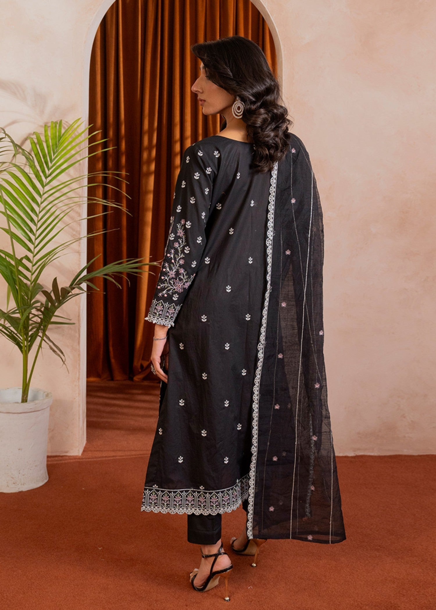 Kross Kulture Embroidered Lawn Suit 01652 Women 3pcs