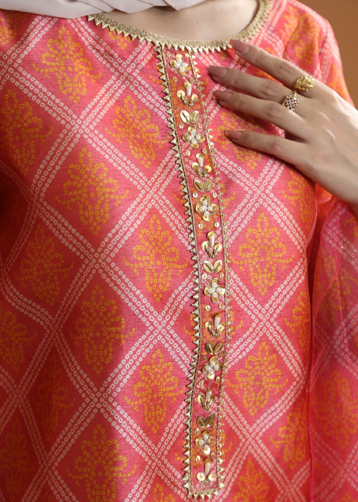 Zarah&Sarah chunri silk with hand embroidery Women 3pcs