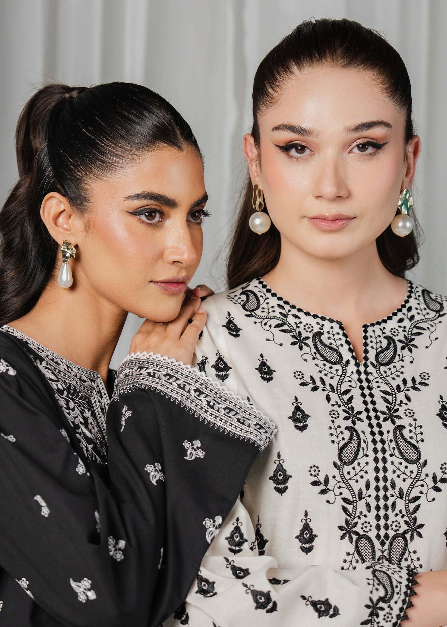 The Turkish Wear OFF WHITE FULLY EMBROIREDED KURTA SET Women 2pcs