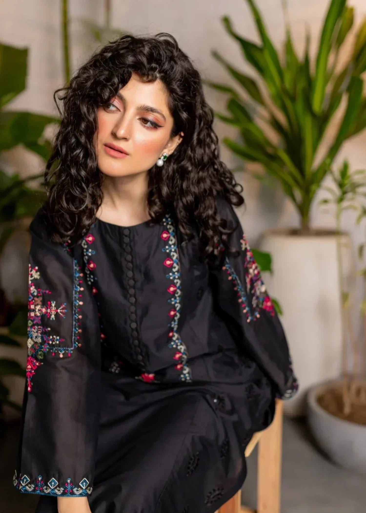 The Turkish Wear AALIYAH EMBROIDERED KURTA SET Women 2pcs